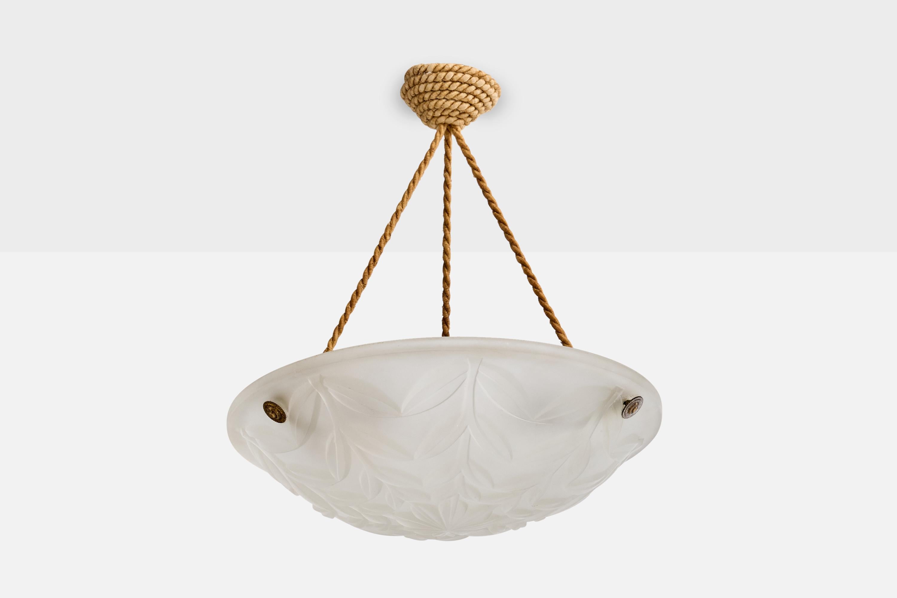 Una lampada a sospensione in vetro e corda progettata e prodotta in Francia, negli anni '30 circa.

Dimensioni complessive (pollici): 17,0 
