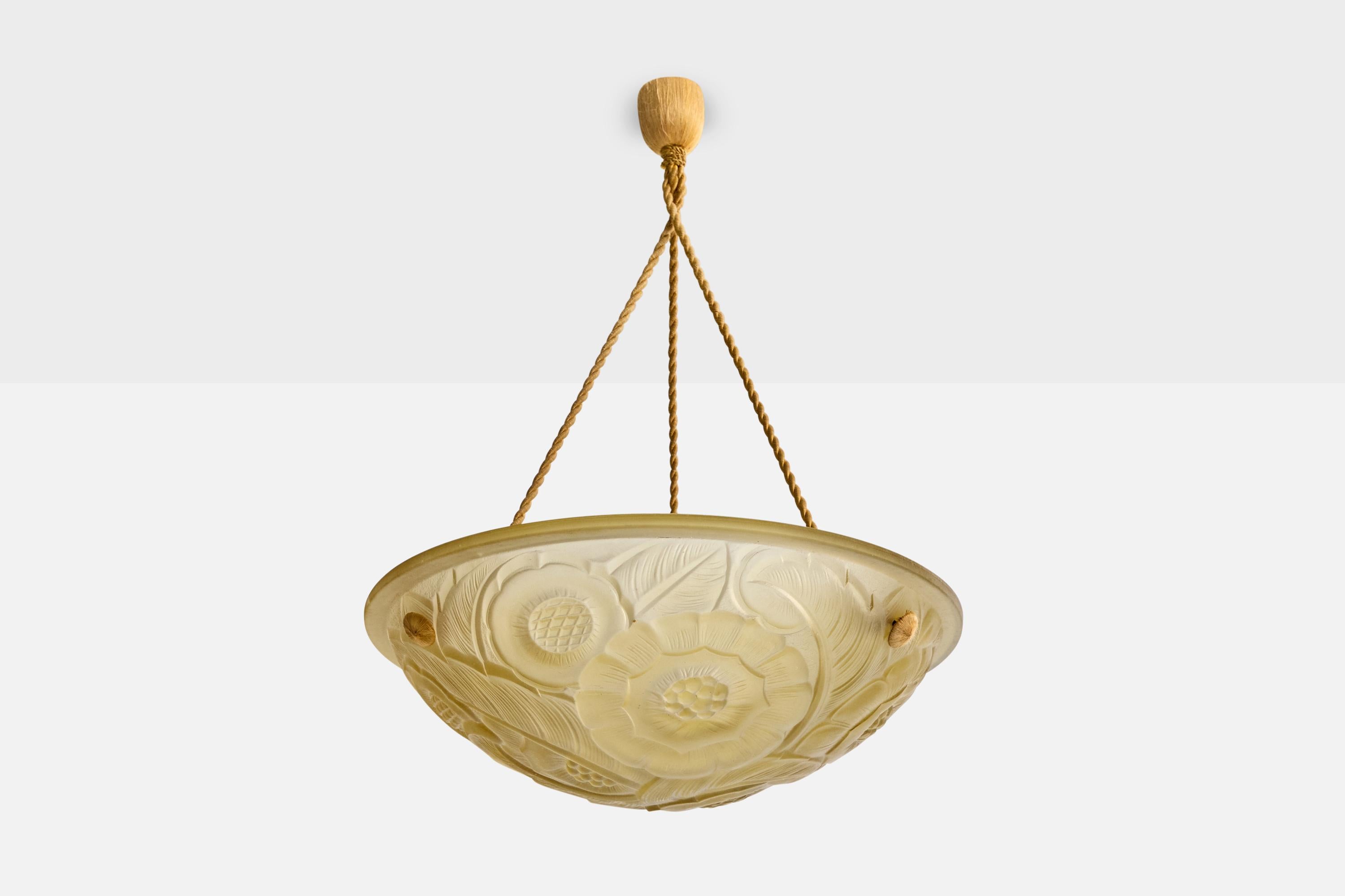 Suspension en verre et corde brune, conçue et produite en France, C.C.. 

Usure correspondant à l'âge et à l'usage.

Dimensions globales (pouces) : 19.25