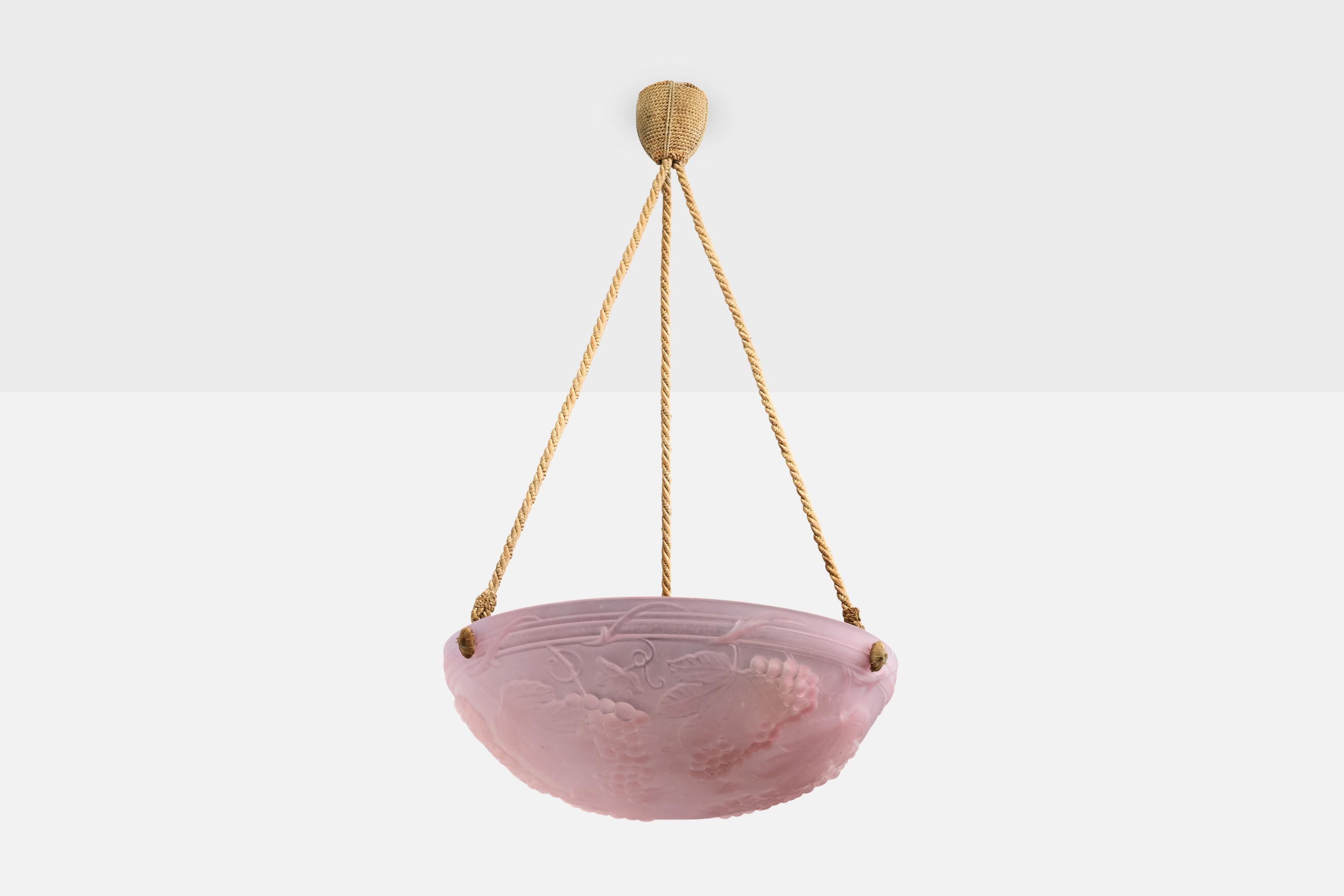 Una lampada a sospensione in vetro rosa e corda beige progettata e prodotta in Francia, negli anni '30 circa.

Dimensioni complessive (pollici): 24,0 