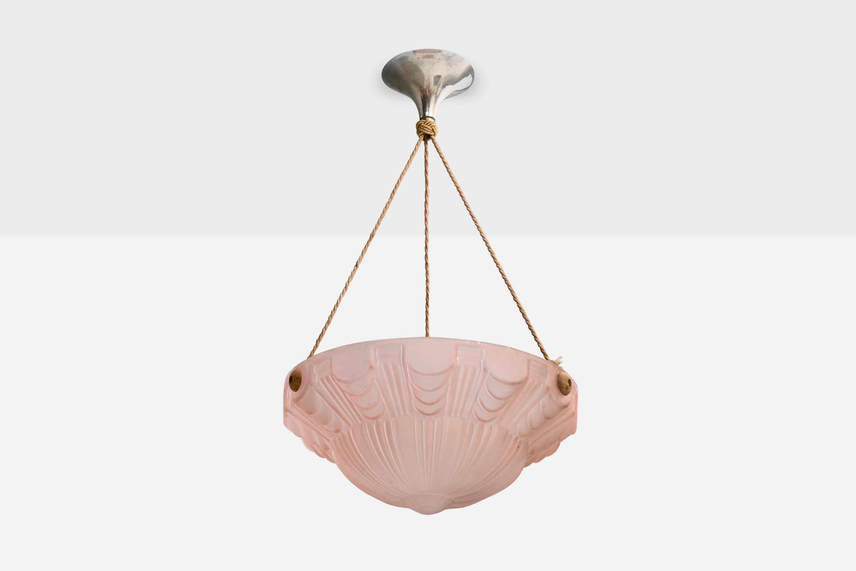 Una lampada a sospensione in vetro rosa, metallo e corda beige progettata e prodotta in Francia, negli anni '30 circa.

Dimensioni complessive (pollici): 18,0 