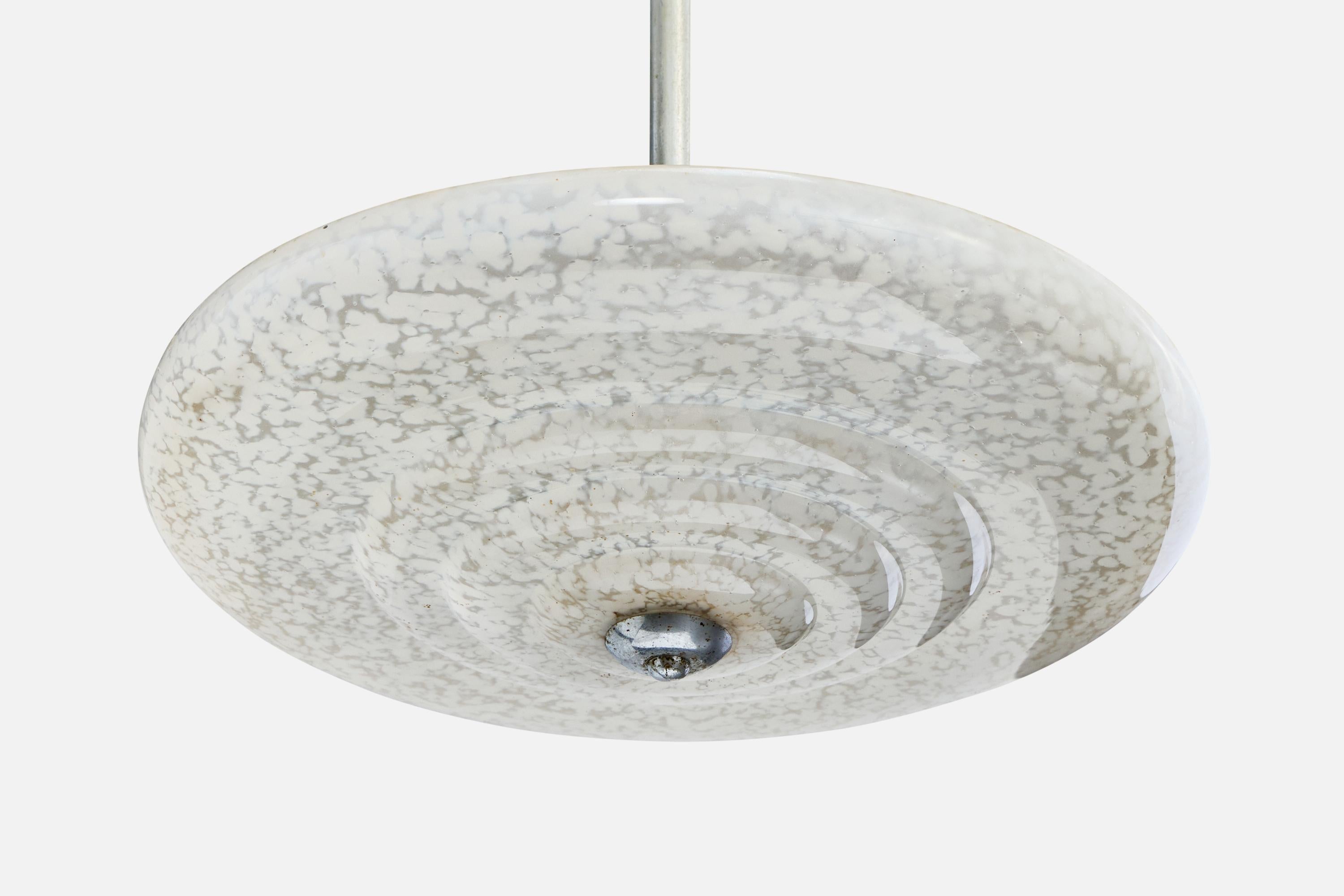 Francese Designer francese, lampada a sospensione, metallo, vetro, Francia, anni '1920 in vendita