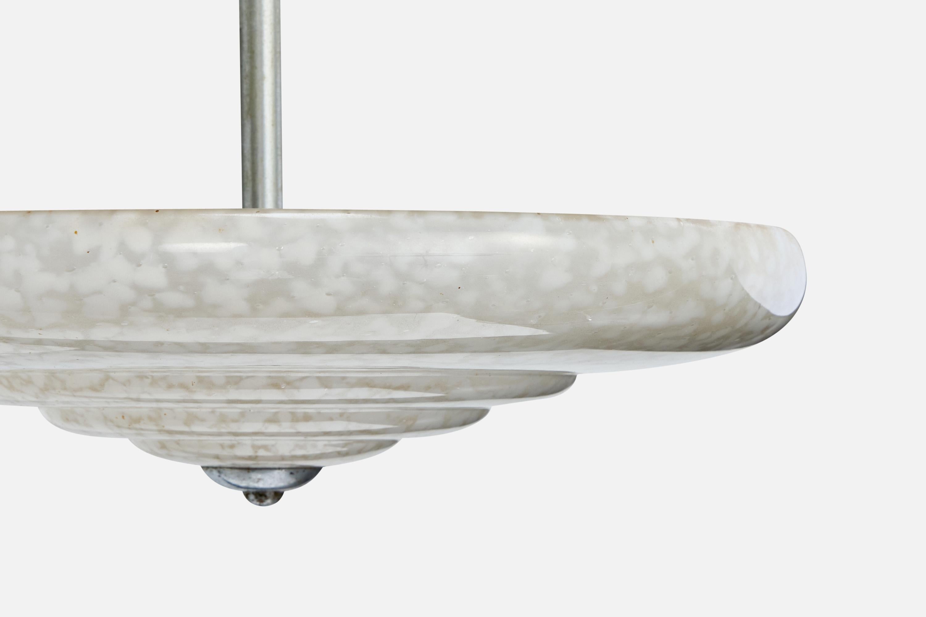 Designer francese, lampada a sospensione, metallo, vetro, Francia, anni '1920 In condizioni buone in vendita a High Point, NC