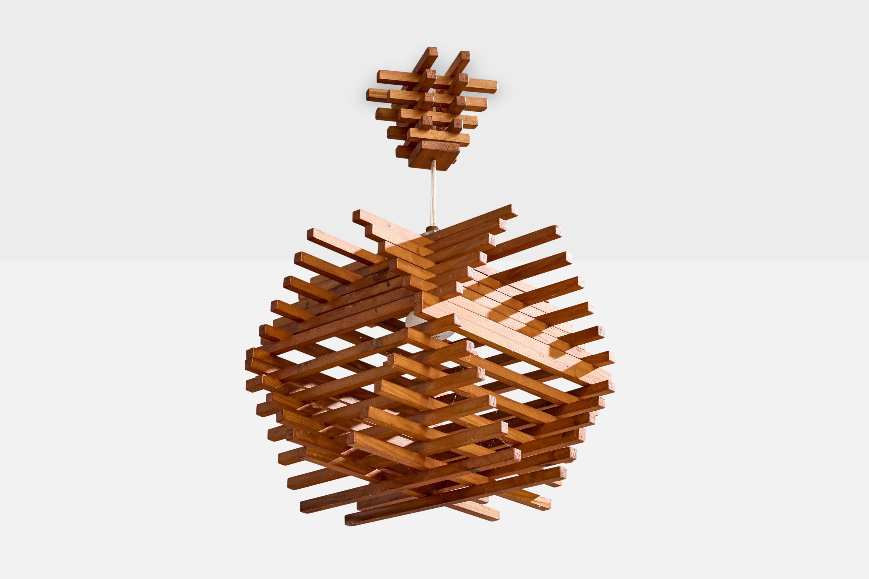 Lampada a sospensione in quercia progettata e prodotta in Francia, anni '50 circa.

L'usura del legno è coerente con l'età e l'uso.

Dimensioni complessive (pollici): 18.5 