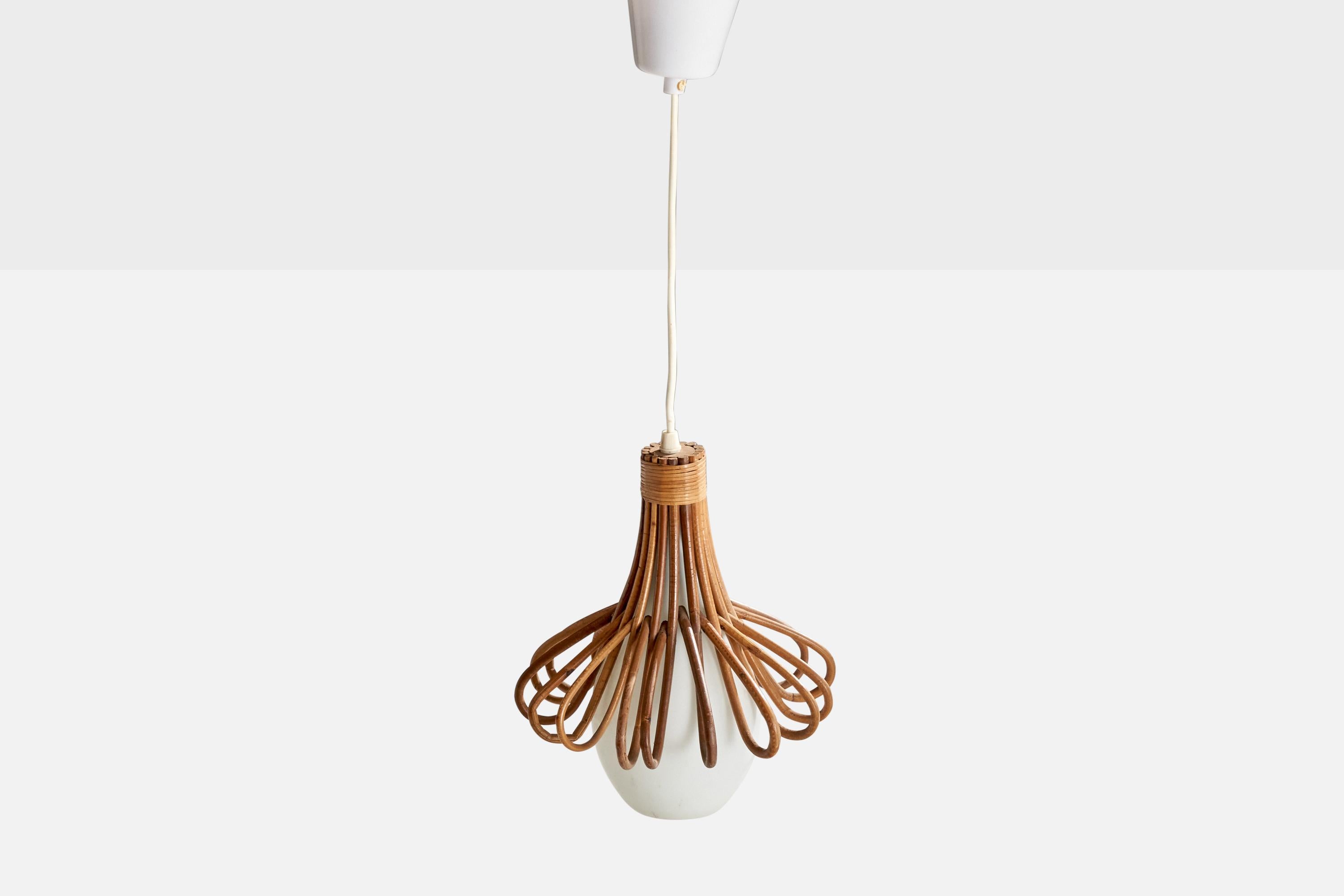 French Designer, Pendant Light, Rattan, Glass, France, 1960s In Good Condition For Sale In High Point, NC