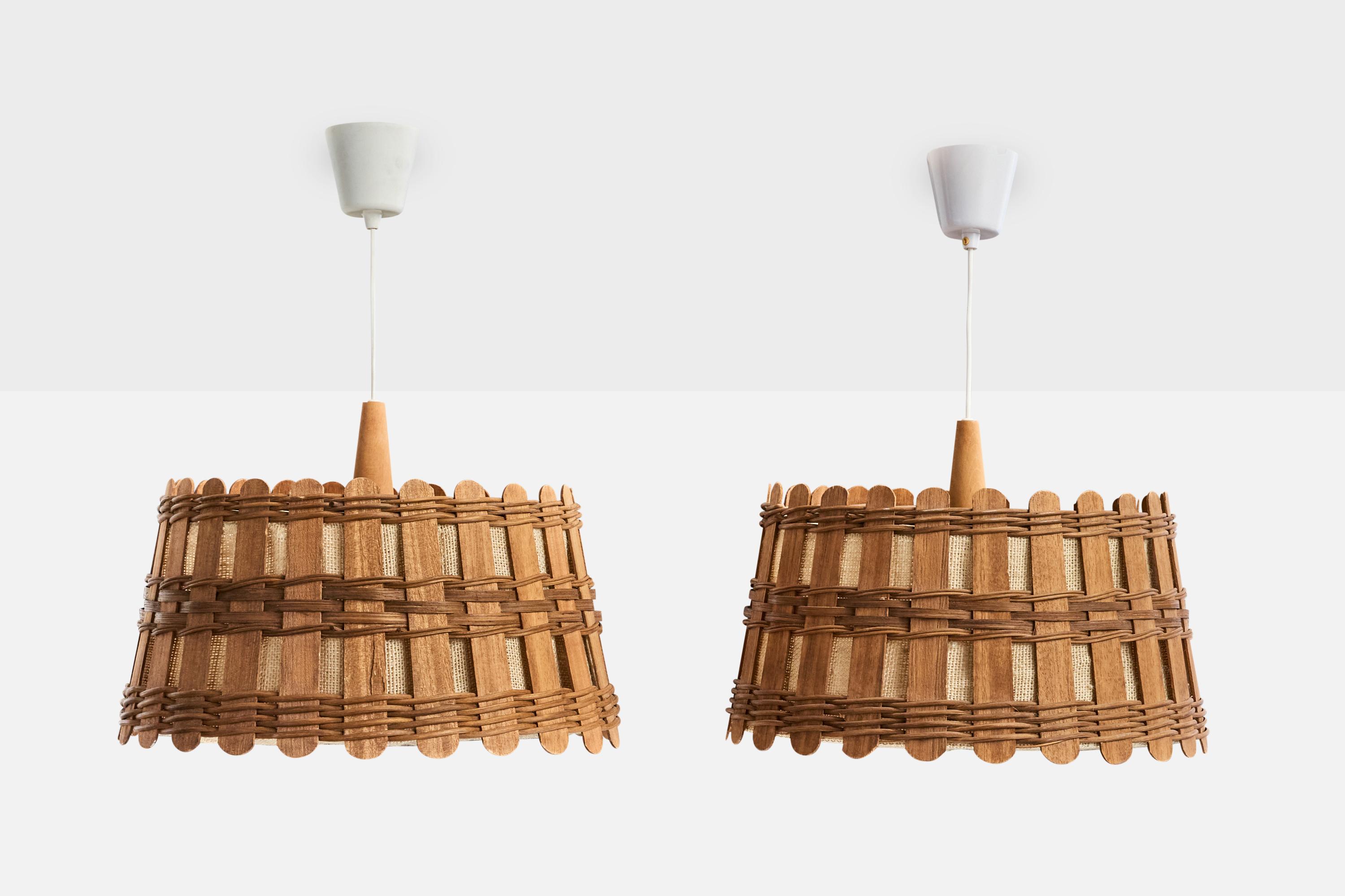 Mid-Century moderno Designer francese, lampade a sospensione, legno, iuta, Francia, anni '50 in vendita