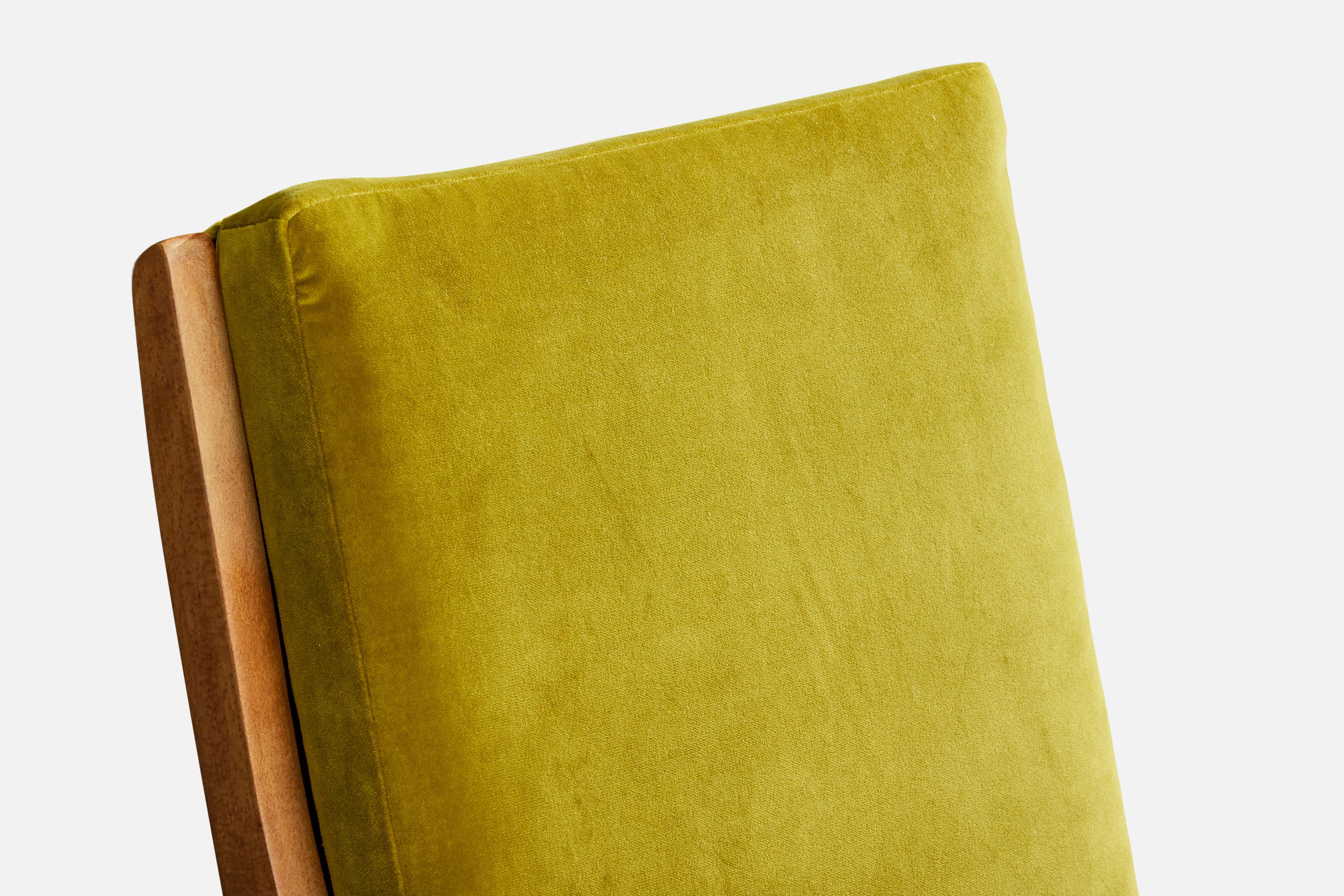 Designer français, chaise longue à bascule, Wood, velours, France, années 1950 en vente 1