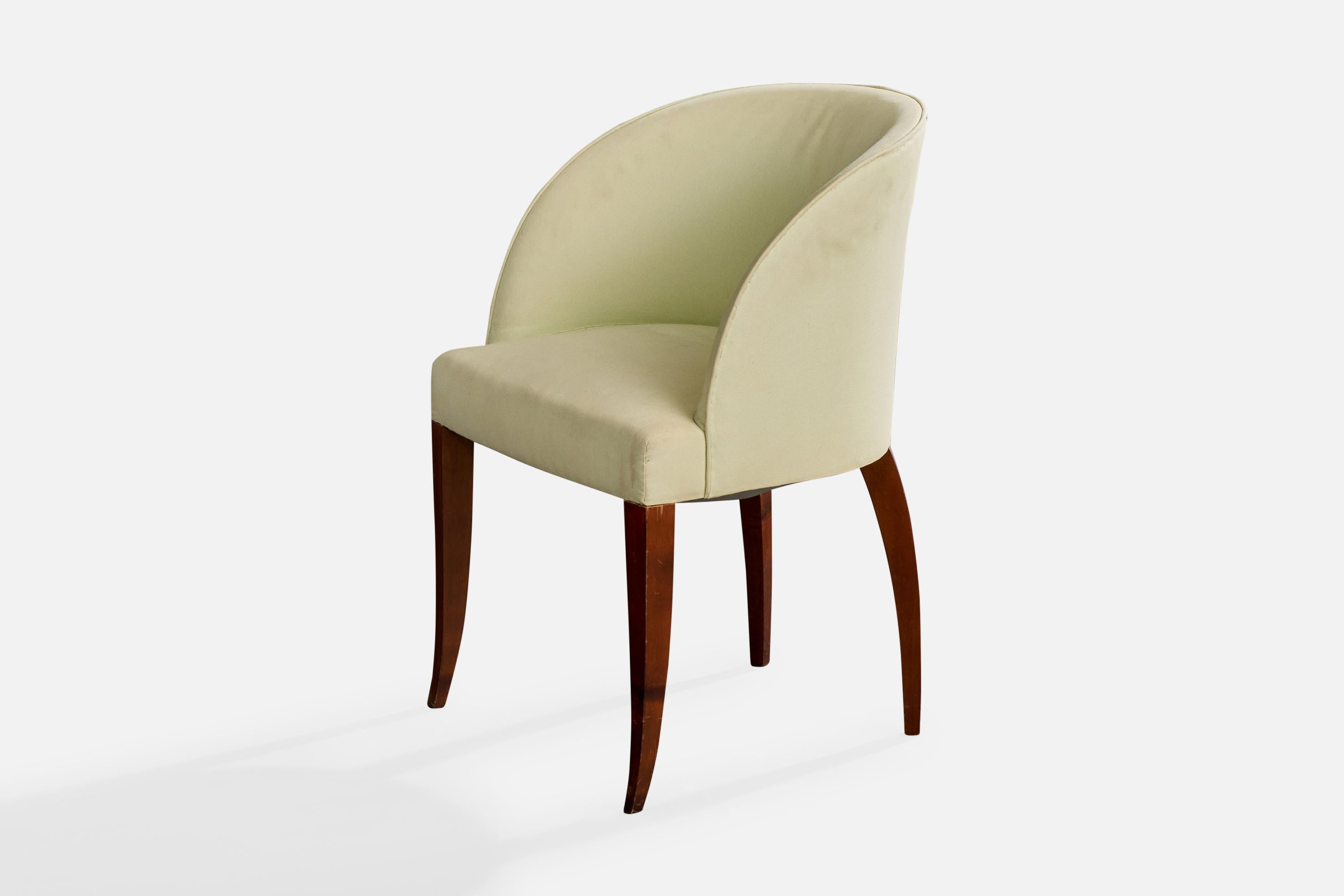 Beistellstuhl aus hellgrünem Stoff und gebeiztem Holz, entworfen und hergestellt in Frankreich, ca. 1930er Jahre.

Provenienz: Von Dekorateuren in Auftrag gegebenes Haus in Biarritz.

Mehrere Flecken im gesamten Gewebe. Leichte Kratzer auf dem