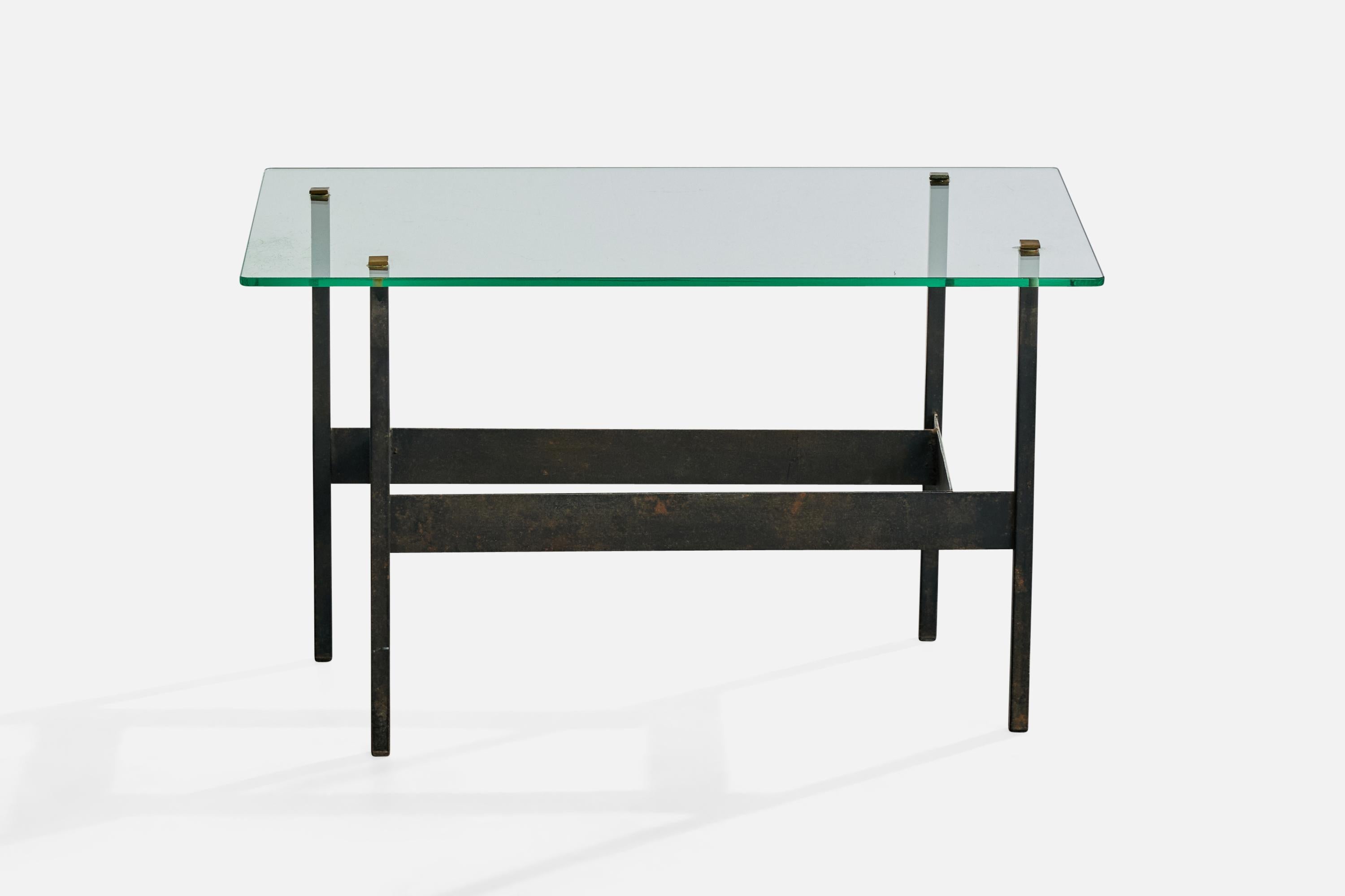 Französischer Designer, Beistelltisch, Metall, Glas, Messing, Frankreich, 1960er Jahre (Moderne der Mitte des Jahrhunderts) im Angebot