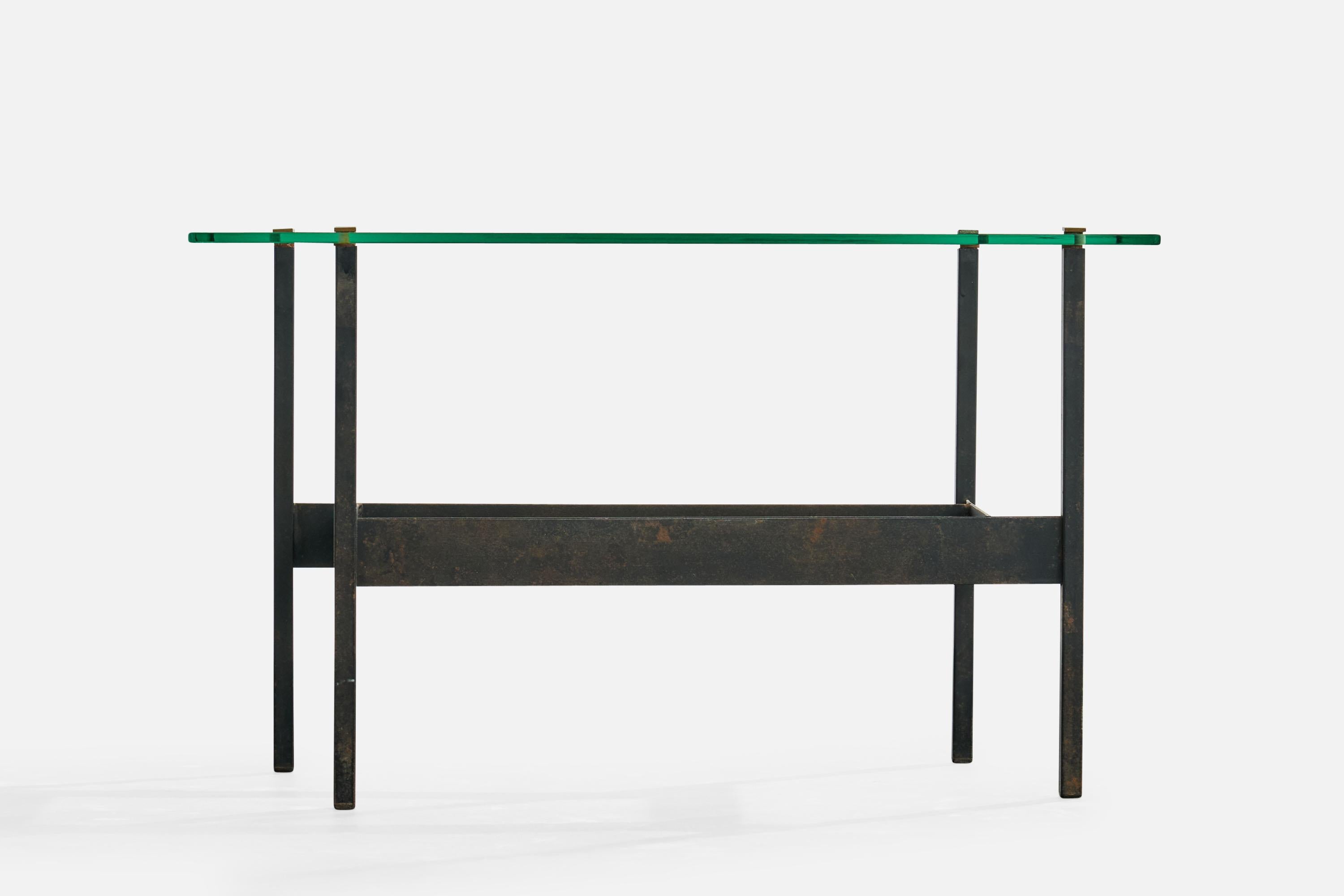 Französischer Designer, Beistelltisch, Metall, Glas, Messing, Frankreich, 1960er Jahre im Zustand „Relativ gut“ im Angebot in High Point, NC