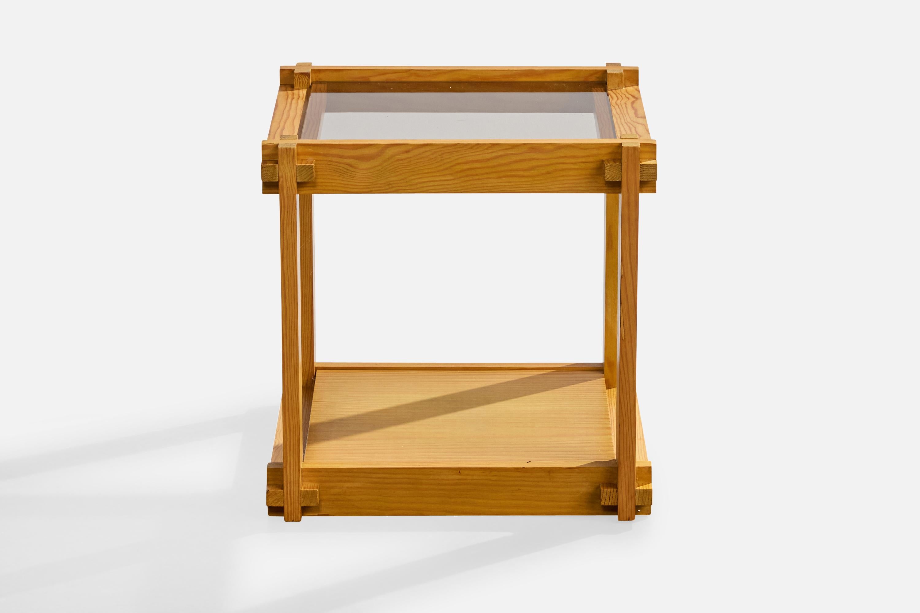 Mid-Century Modern Table d'appoint de designer français, pin, verre, France, années 1970 en vente