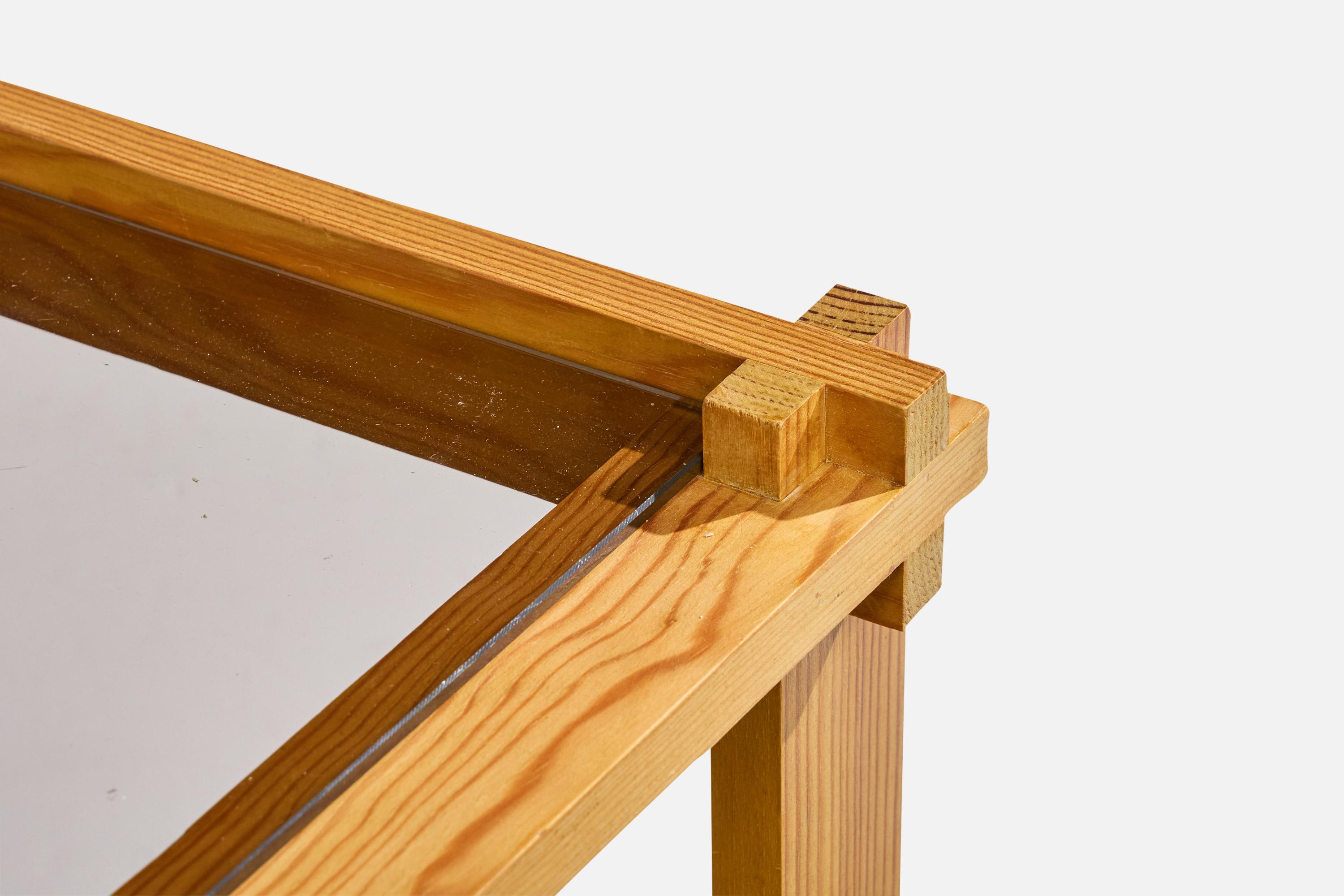 Fin du 20e siècle Table d'appoint de designer français, pin, verre, France, années 1970 en vente