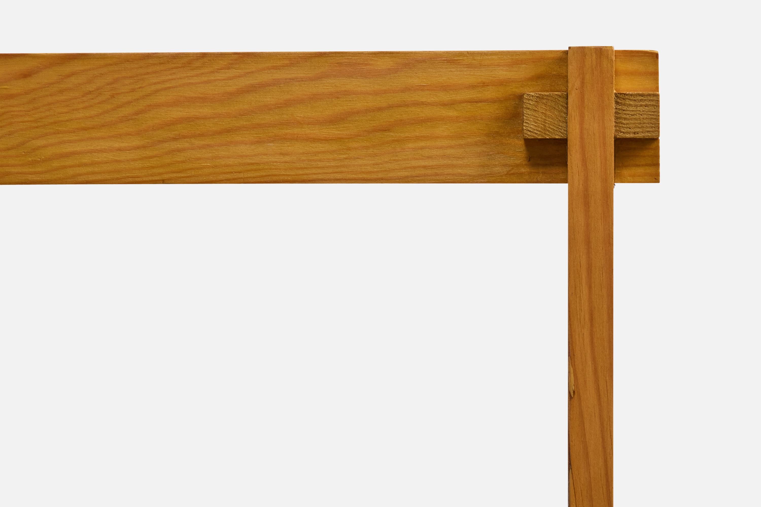 Verre Table d'appoint de designer français, pin, verre, France, années 1970 en vente