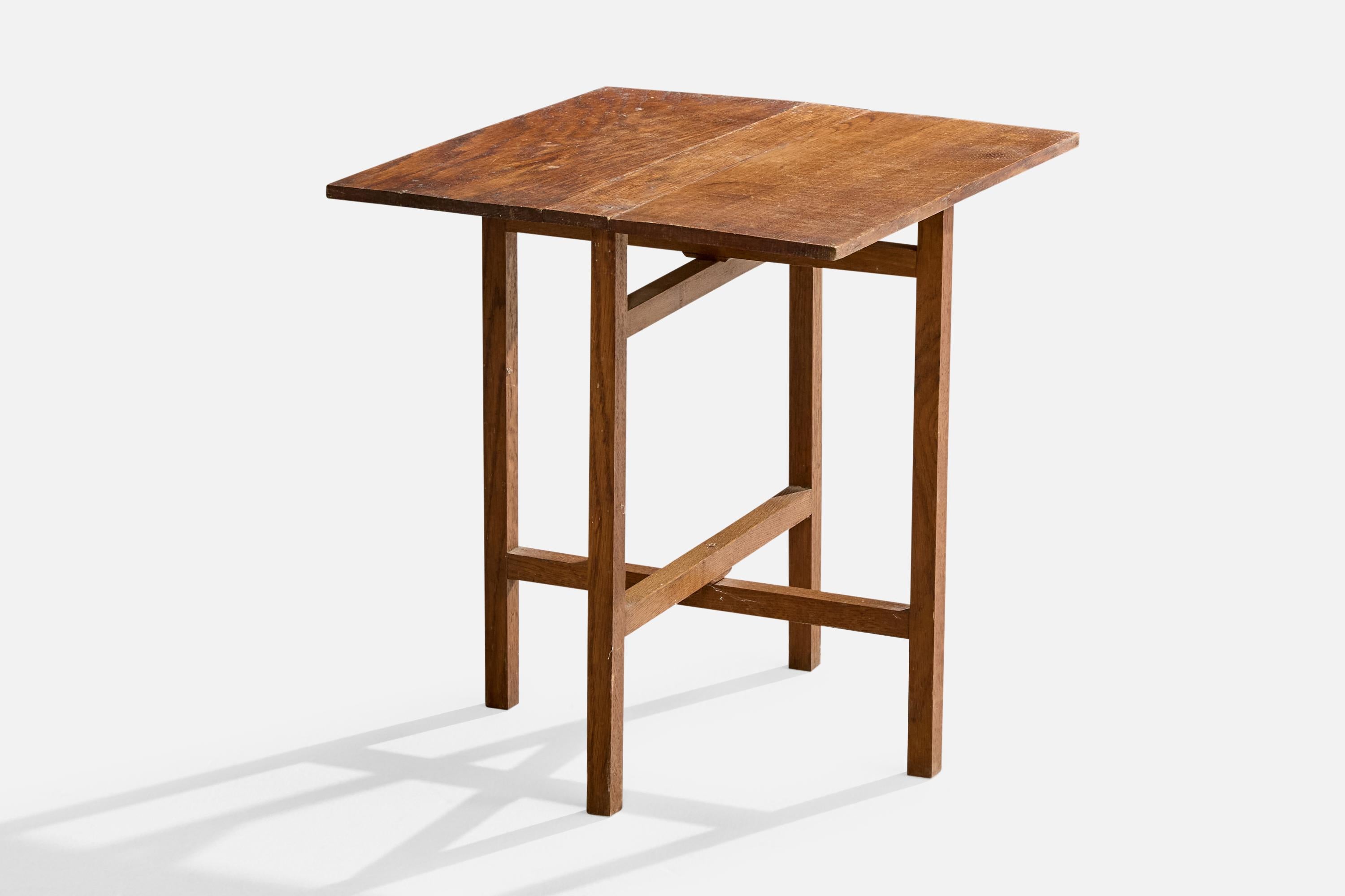 French Designer, Side Tables, Oak, France, 1950s In Good Condition For Sale In High Point, NC
