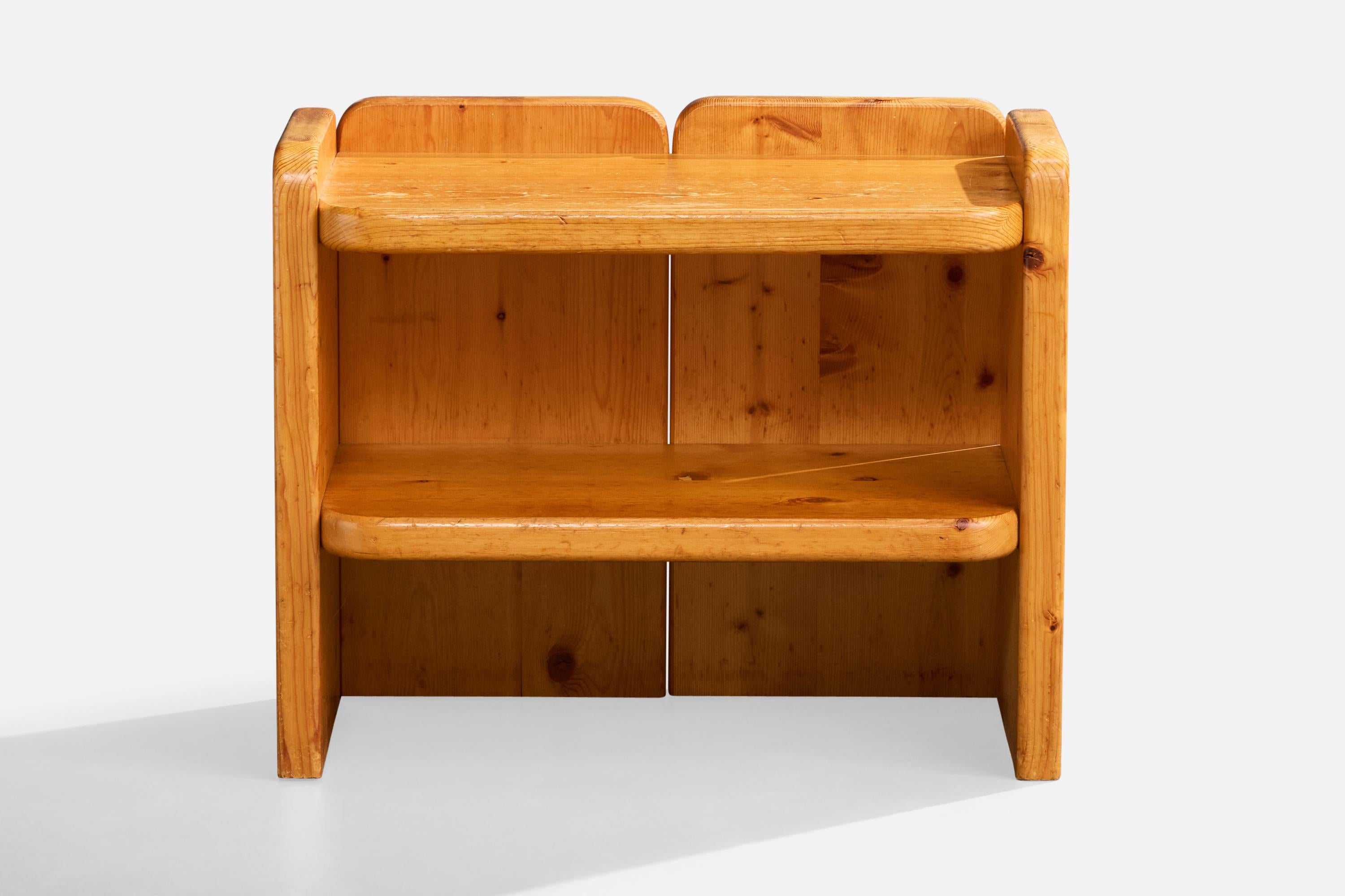 Designer français, tables d'appoint, pin, France, années 1970 Bon état - En vente à High Point, NC