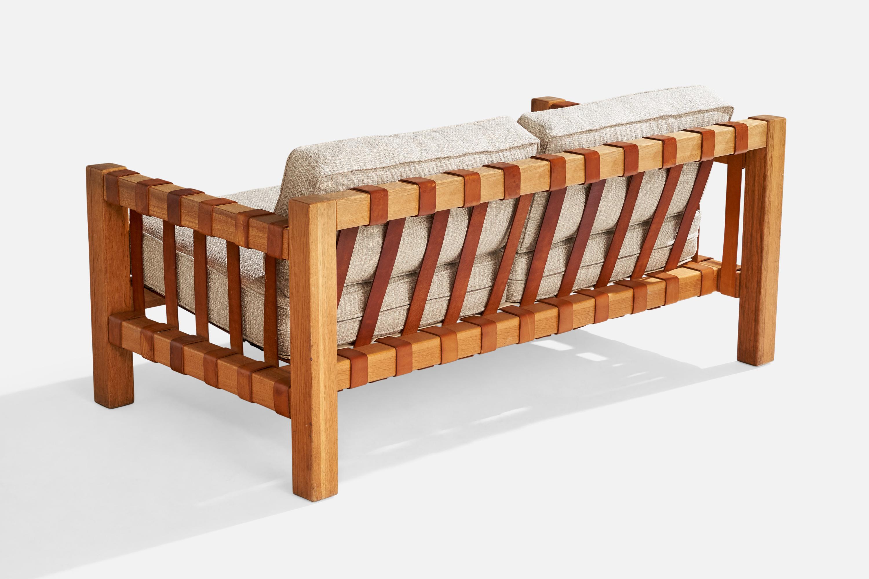 Designer français, Canapé, chêne, cuir, tissu, France, 1970 en vente 3