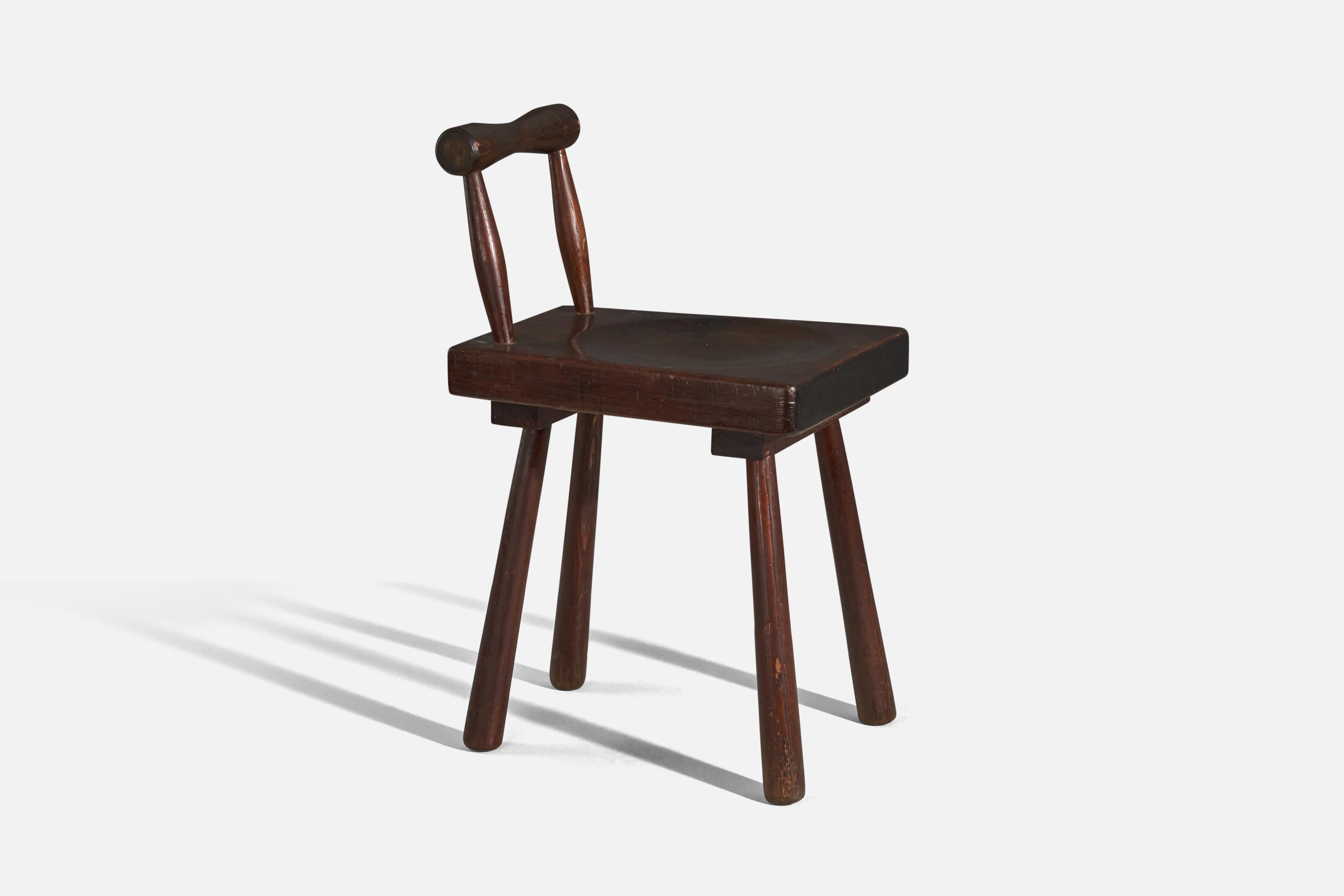 Ein Hocker oder Beistellstuhl aus Holz, entworfen und hergestellt in Frankreich, 1950er Jahre.

