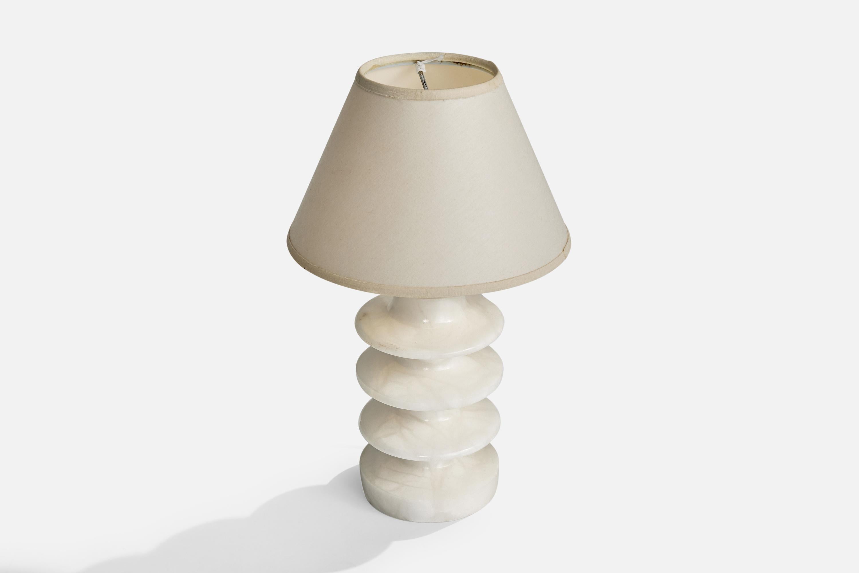 Diseñador francés, lámpara de mesa, alabastro, latón, Francia, años 50 Moderno de mediados de siglo en venta