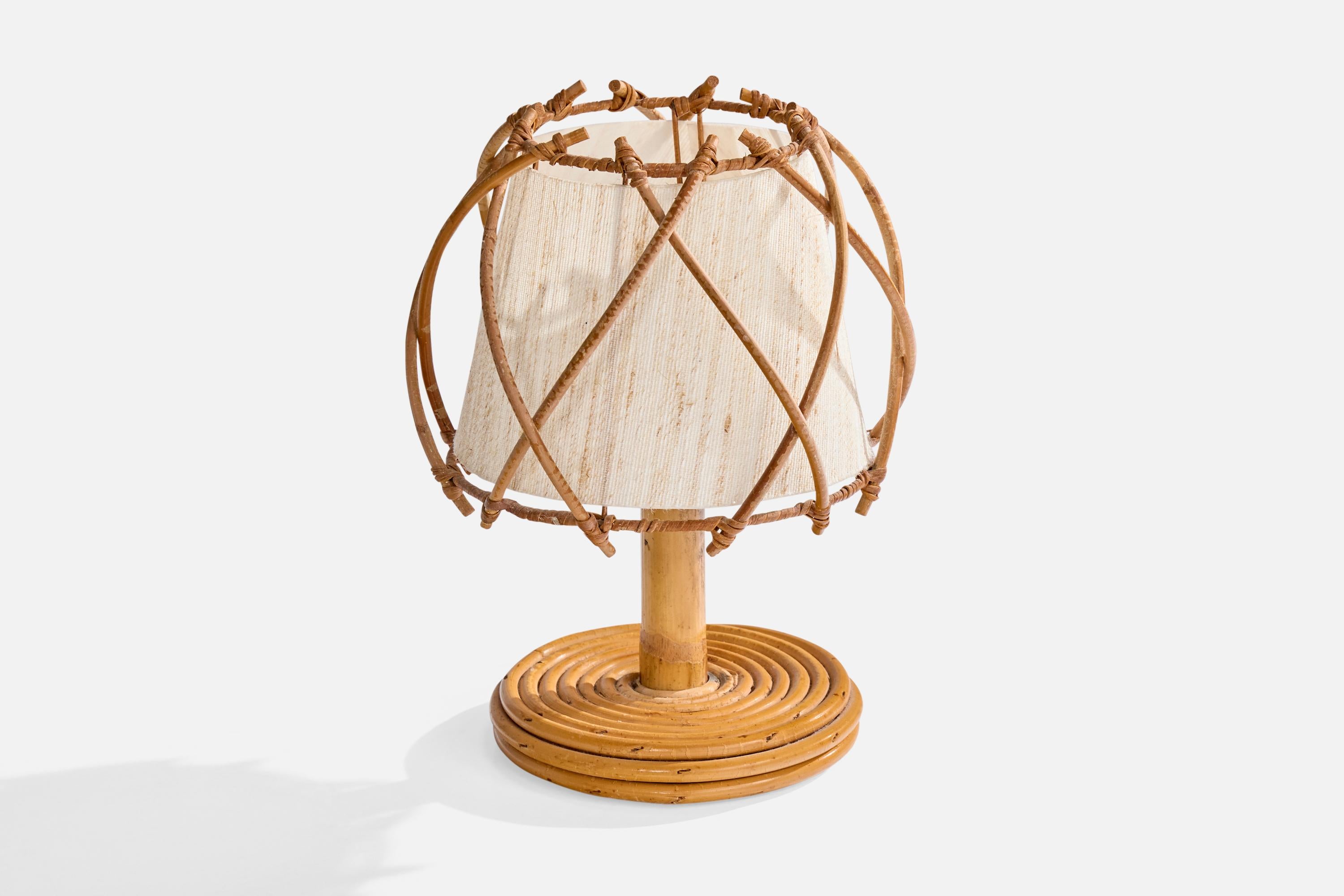 Mid-Century moderno Lampada da tavolo di design francese, bambù, rattan, tessuto, Francia, anni '70 in vendita