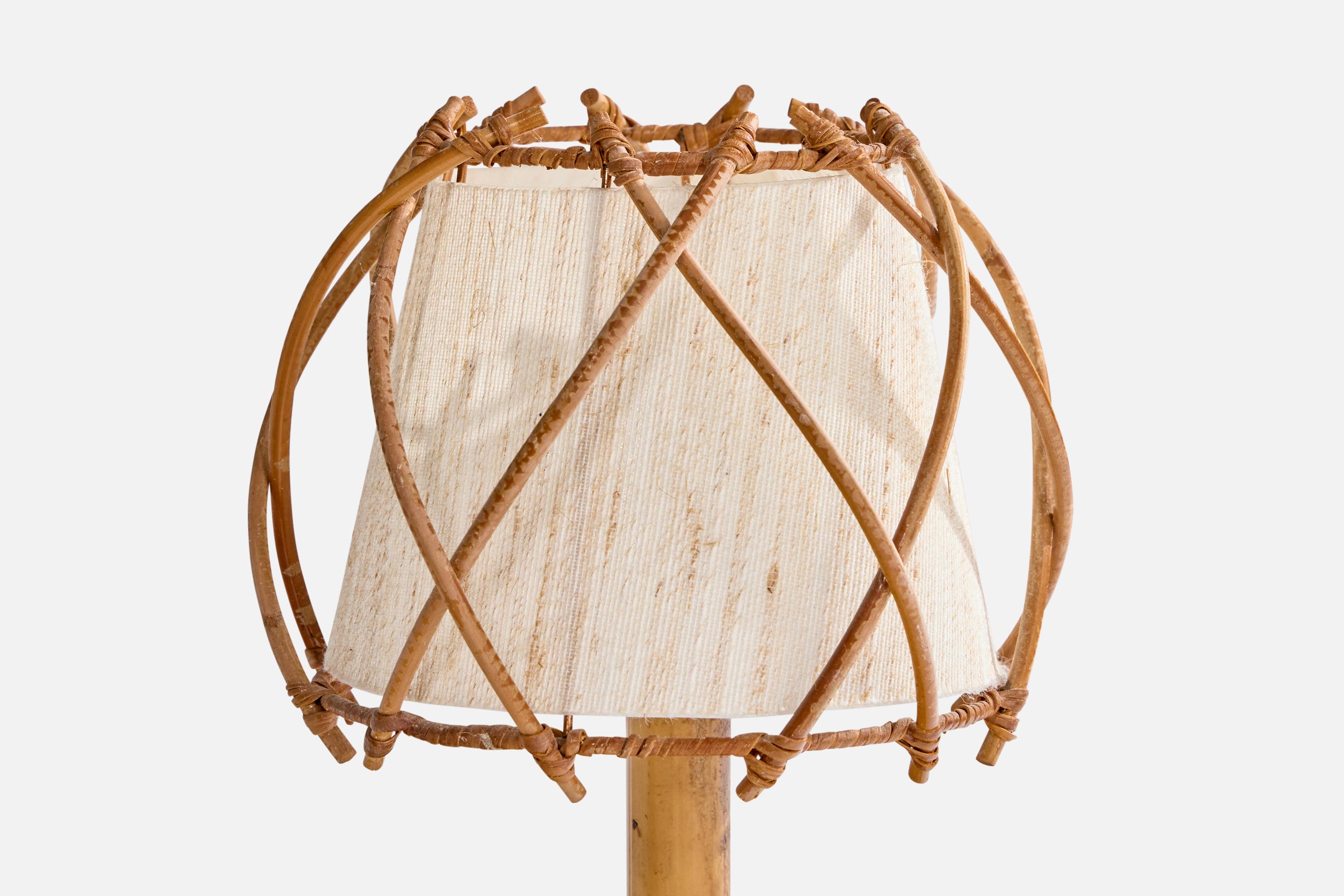 Francese Lampada da tavolo di design francese, bambù, rattan, tessuto, Francia, anni '70 in vendita