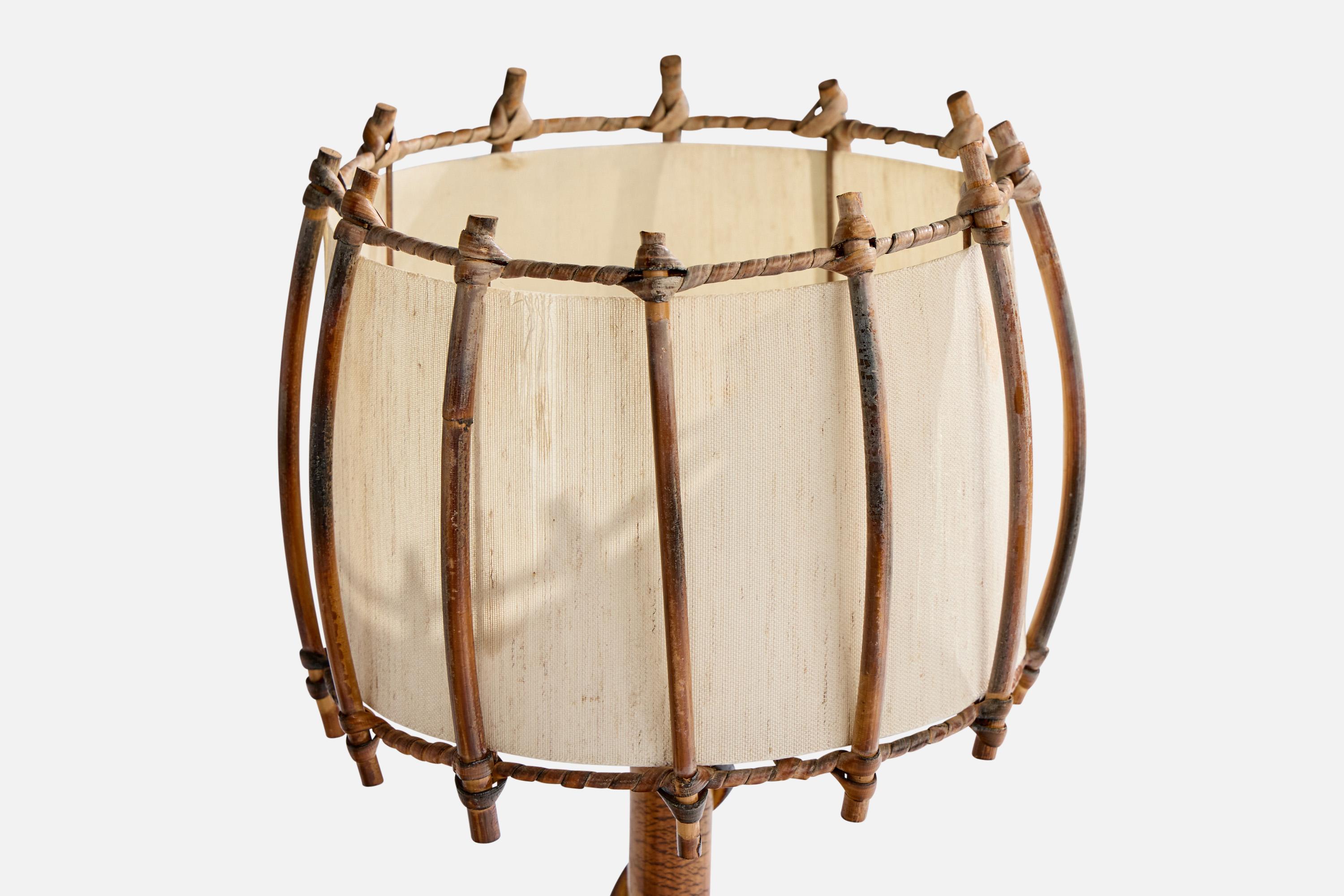 Diseñador francés, lámpara de mesa, bambú, ratán, tela, Francia, años 70 Francés en venta