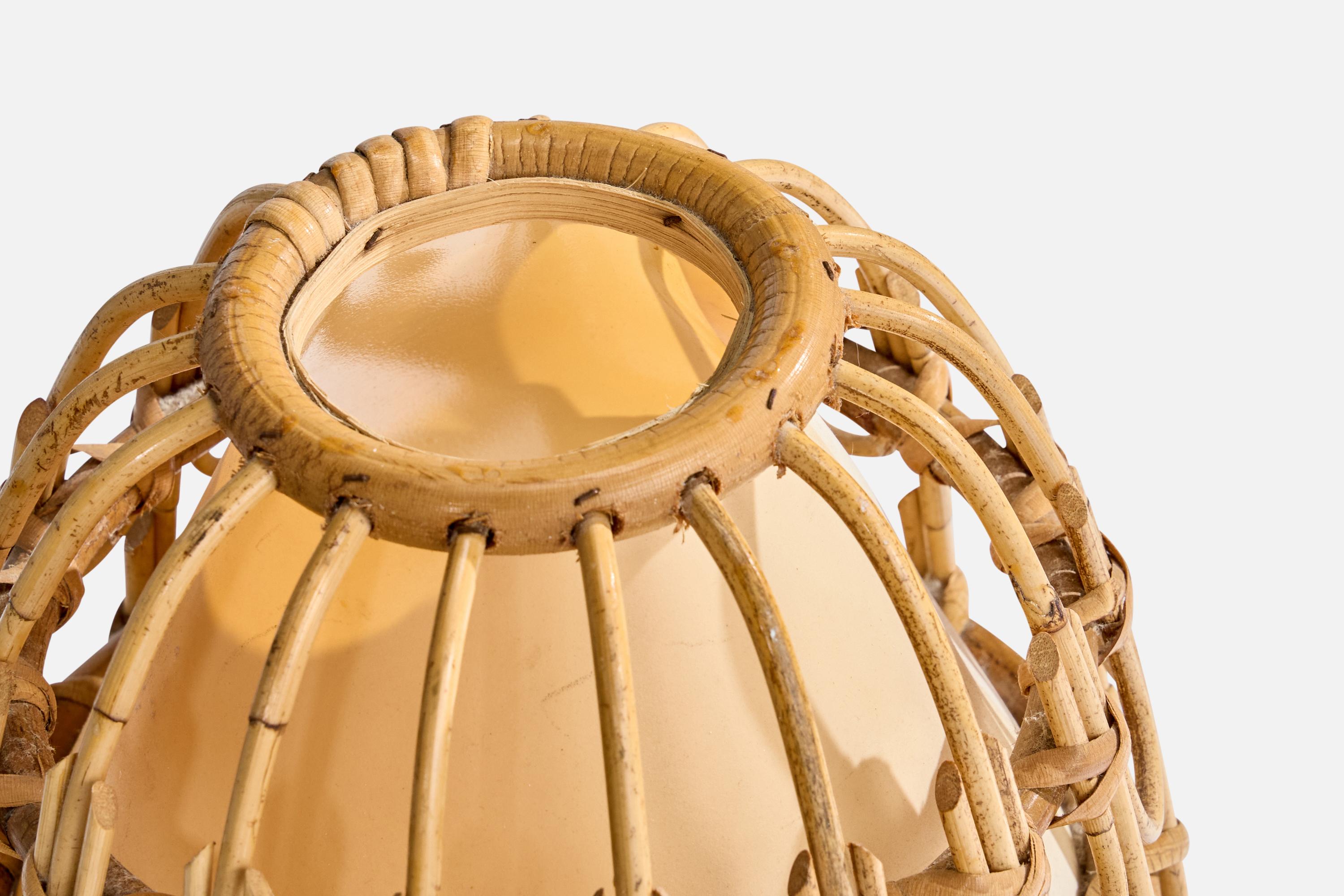 Lampada da tavolo di design francese, bambù, rattan, tessuto, Francia, anni '70 In condizioni buone in vendita a High Point, NC