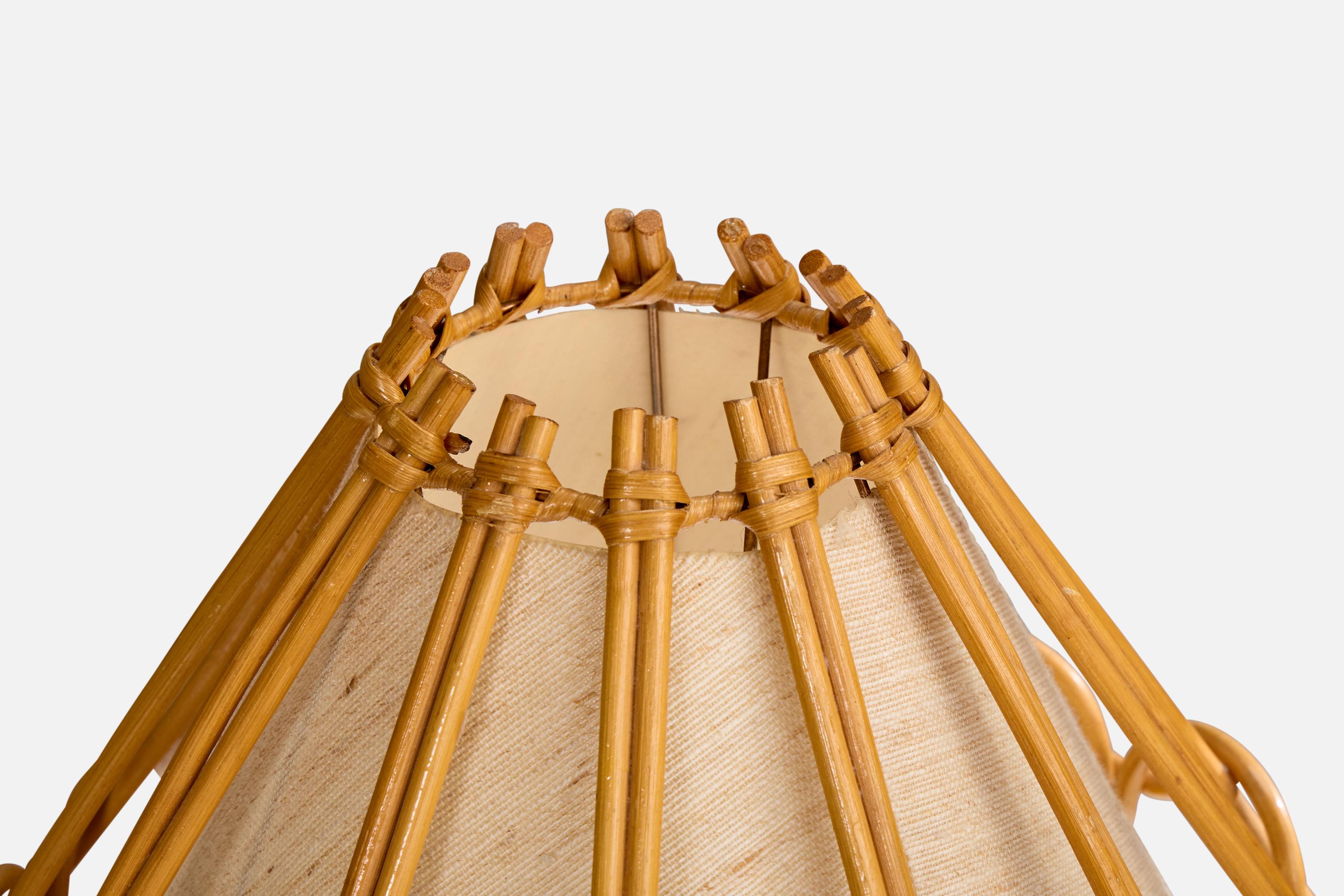Lampada da tavolo di design francese, bambù, rattan, tessuto, Francia, anni '70 In condizioni buone in vendita a High Point, NC