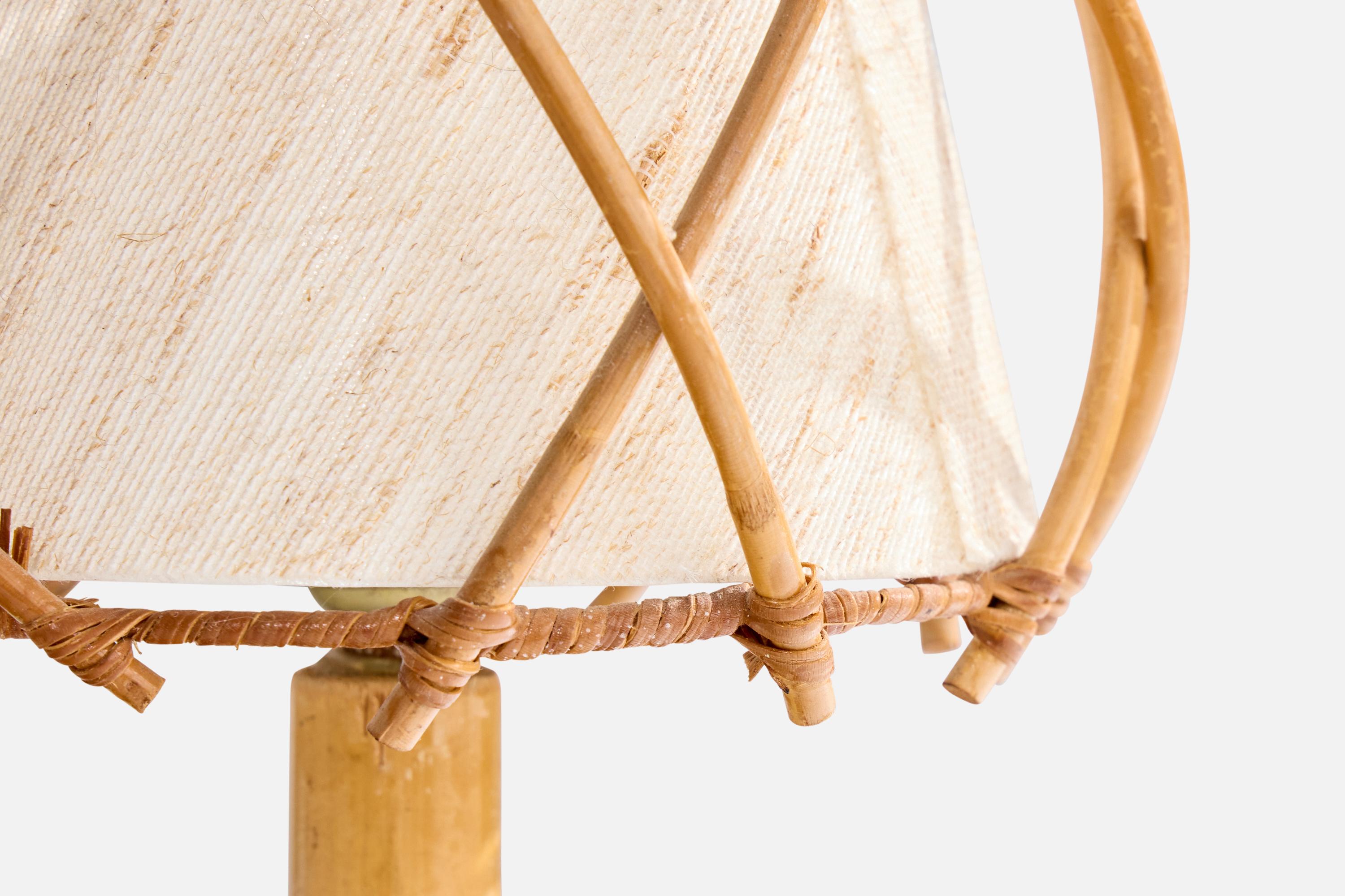 Fine XX secolo Lampada da tavolo di design francese, bambù, rattan, tessuto, Francia, anni '70 in vendita