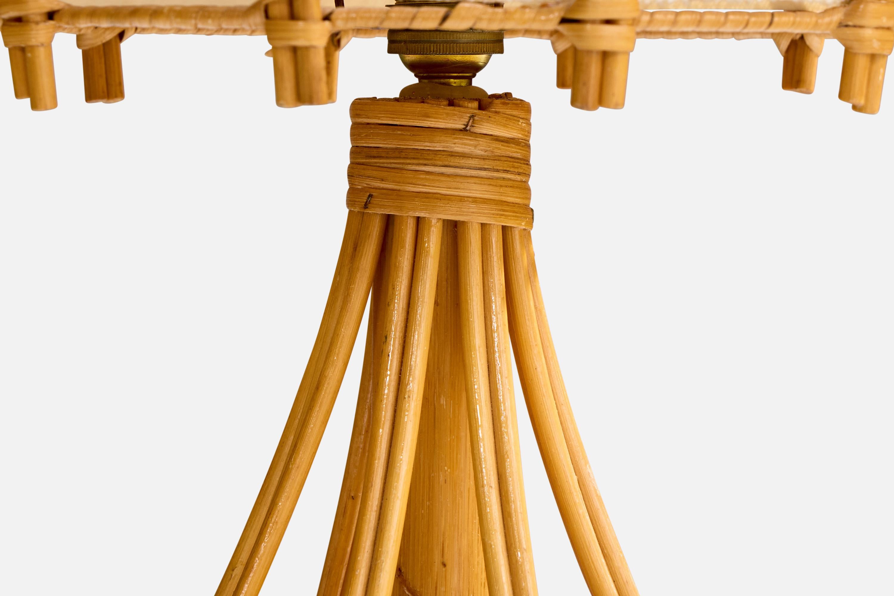 Tessuto Lampada da tavolo di design francese, bambù, rattan, tessuto, Francia, anni '70 in vendita
