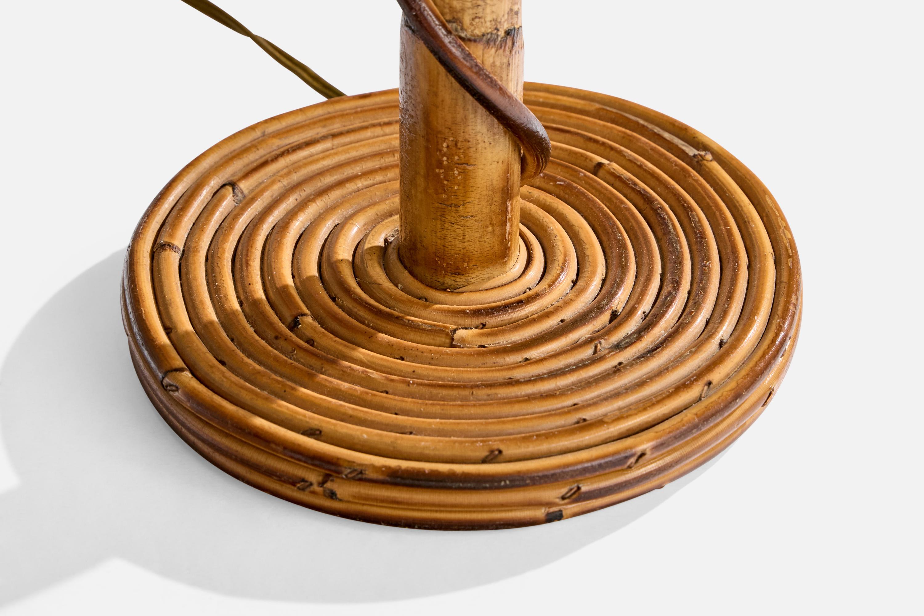 Diseñador francés, lámpara de mesa, bambú, ratán, tela, Francia, años 70 Tela en venta