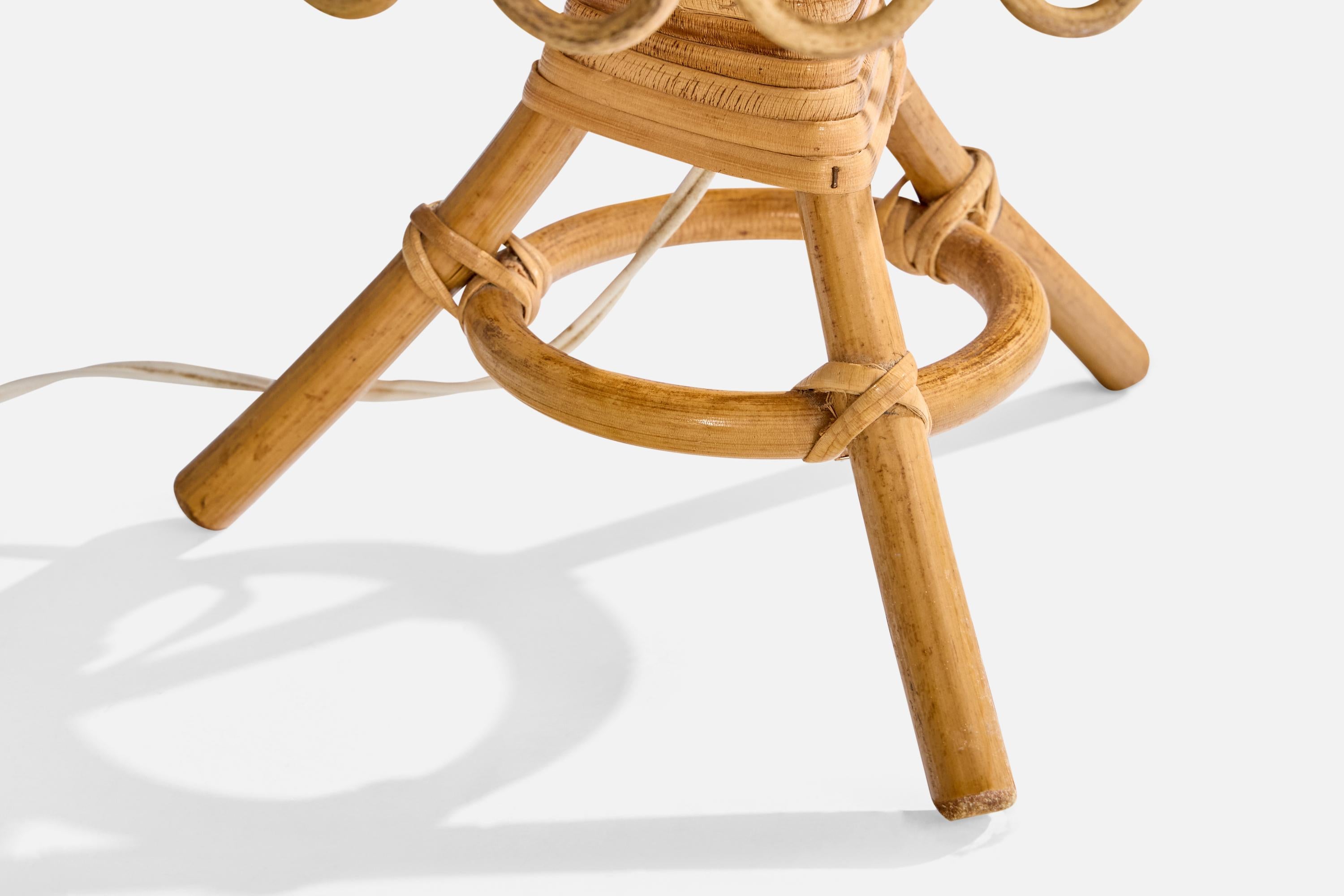 Lampada da tavolo di design francese, bambù, rattan, tessuto, Francia, anni '70 in vendita 2