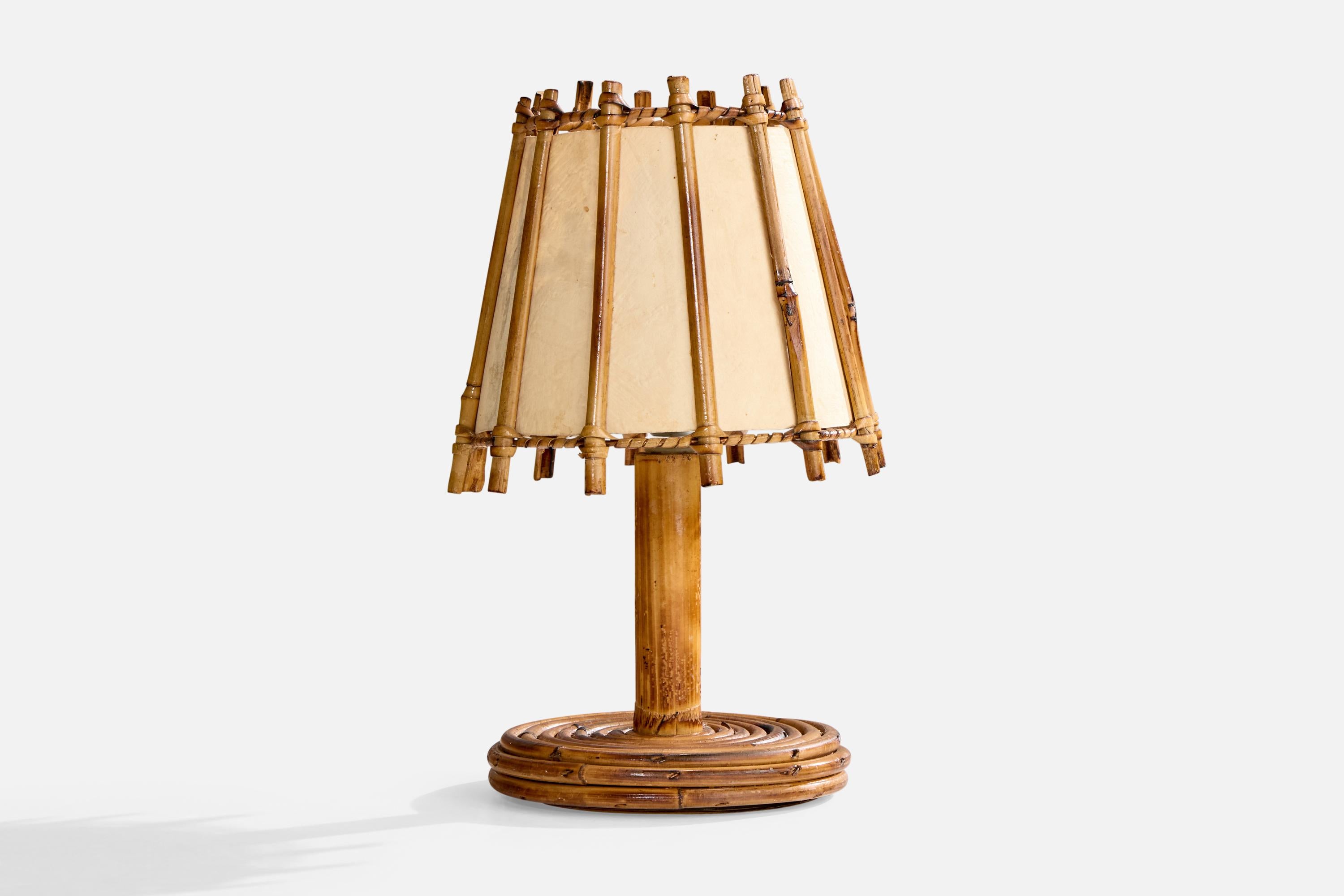 Lampada da tavolo in bambù, rattan e carta beige progettata e prodotta in Francia, anni '1970 circa.

Dimensioni della lampada (pollici): 10.5 