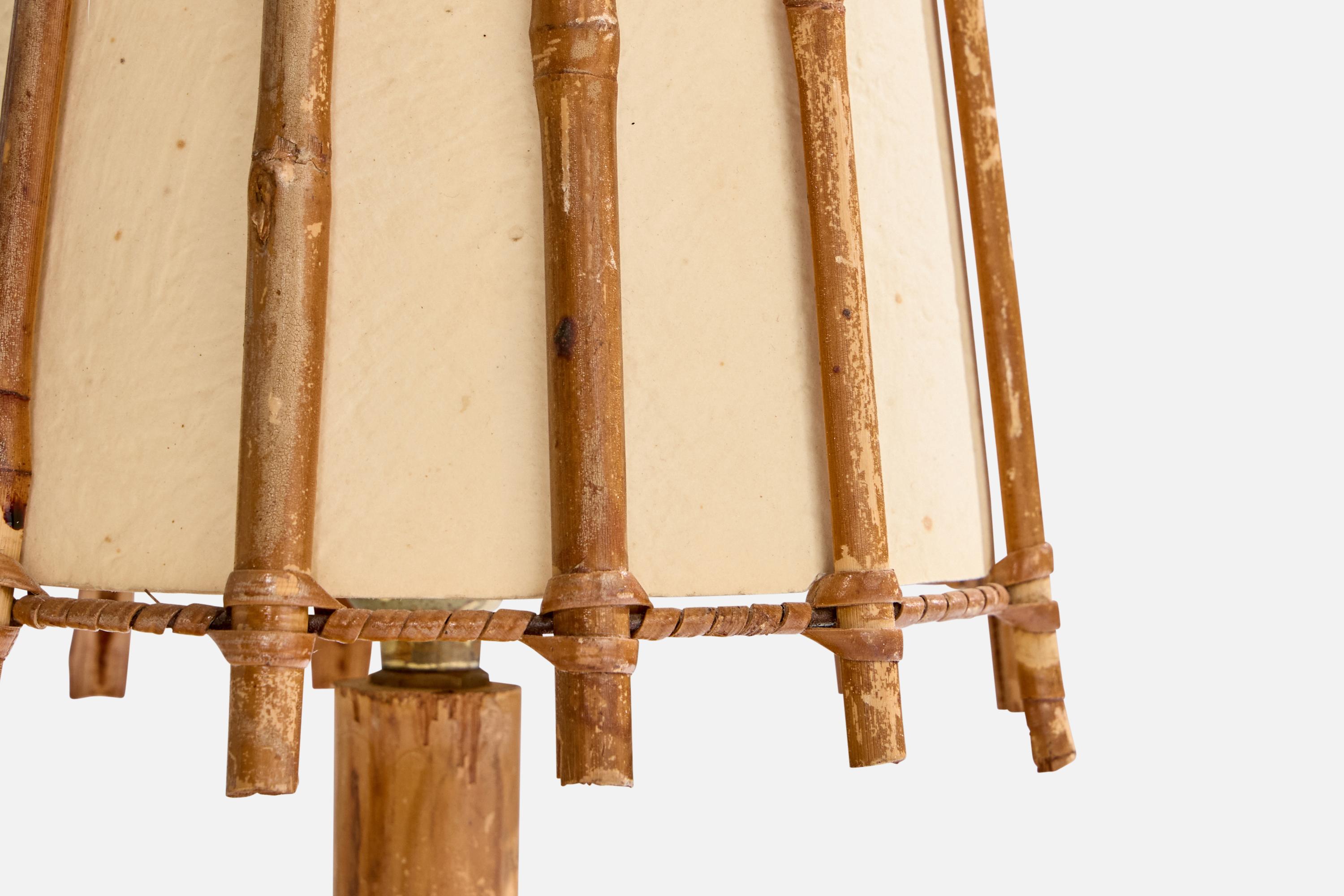 Fine XX secolo Lampada da tavolo di design francese, bambù, rattan, carta, Francia, anni '1970 in vendita