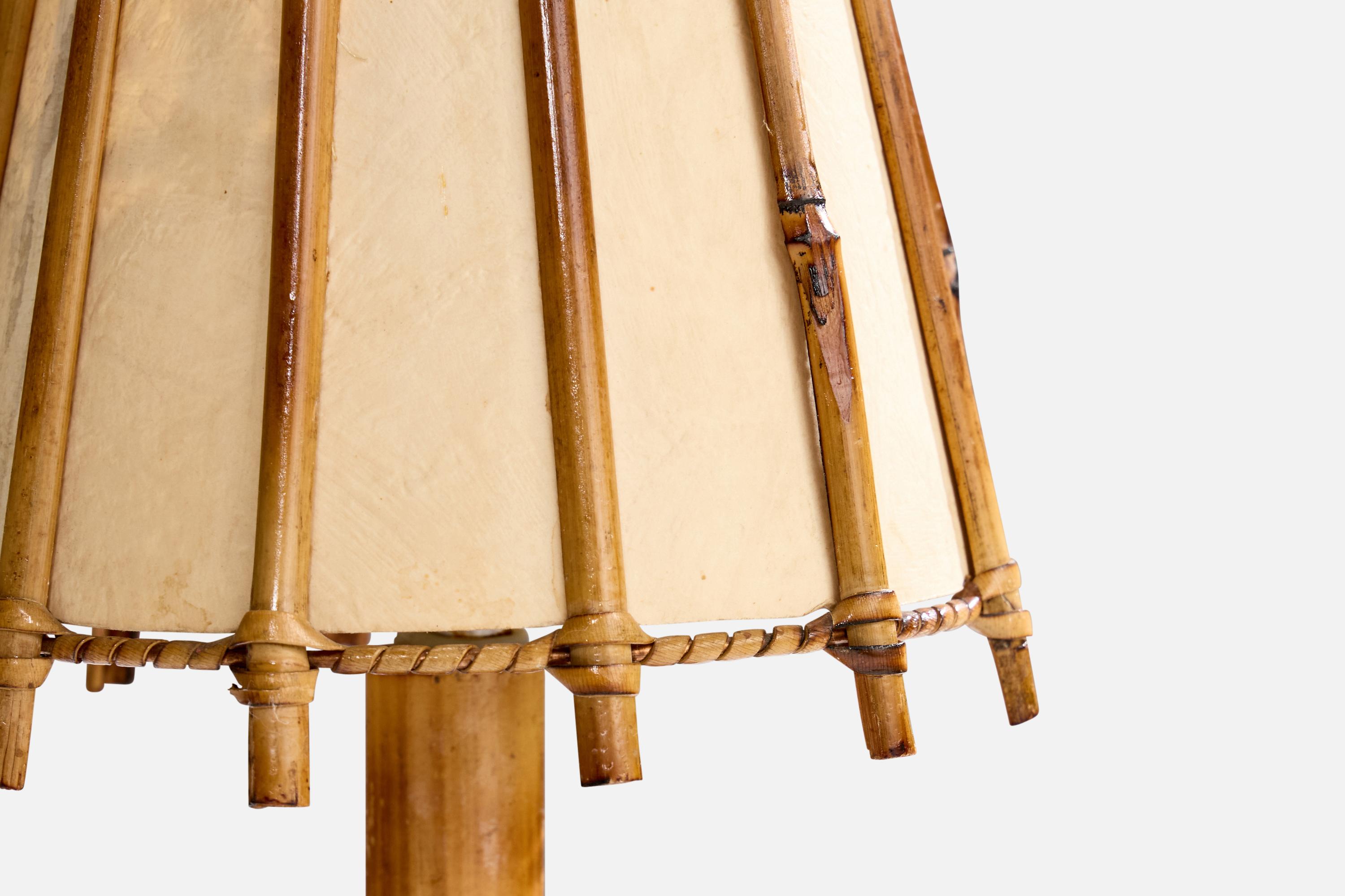 Fine XX secolo Lampada da tavolo di design francese, bambù, rattan, carta, Francia, anni '1970 in vendita