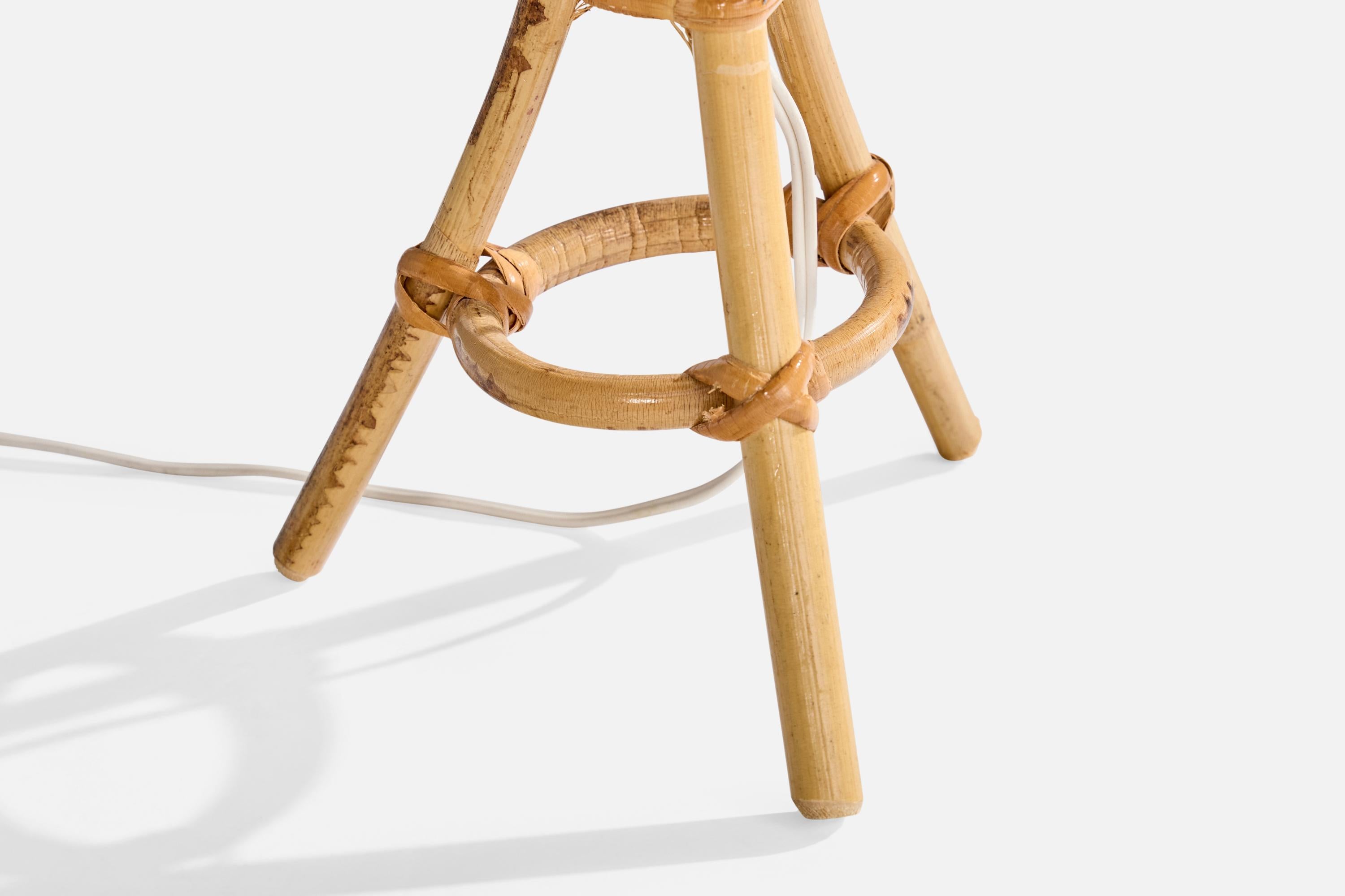 French Designer, Table Lamp, Bamboo, Rattan, Paper, France, 1970s For Sale 3