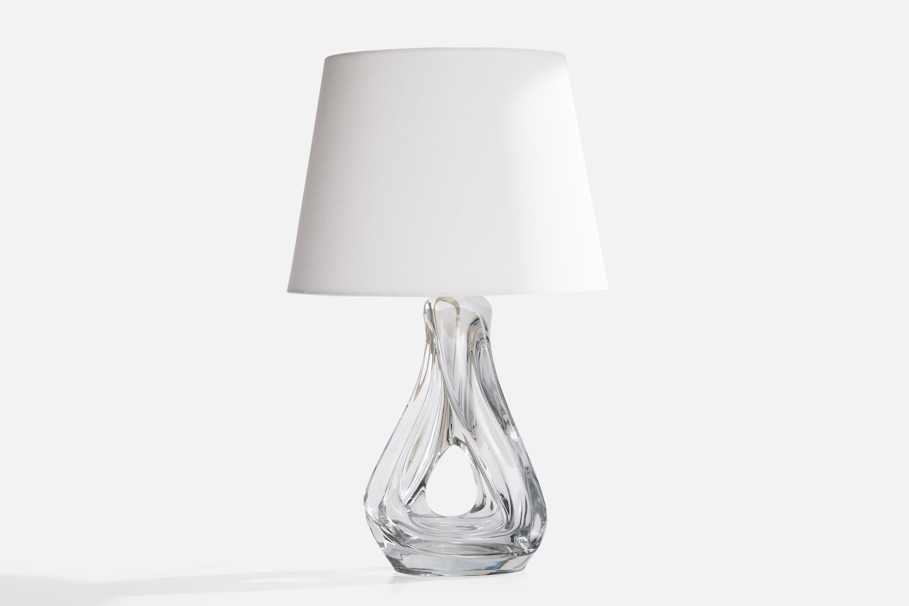Tischlampe aus geblasenem Glas und Metall, entworfen und hergestellt in Frankreich, ca. 1960er Jahre.

Abmessungen der Lampe (Zoll): 12,25