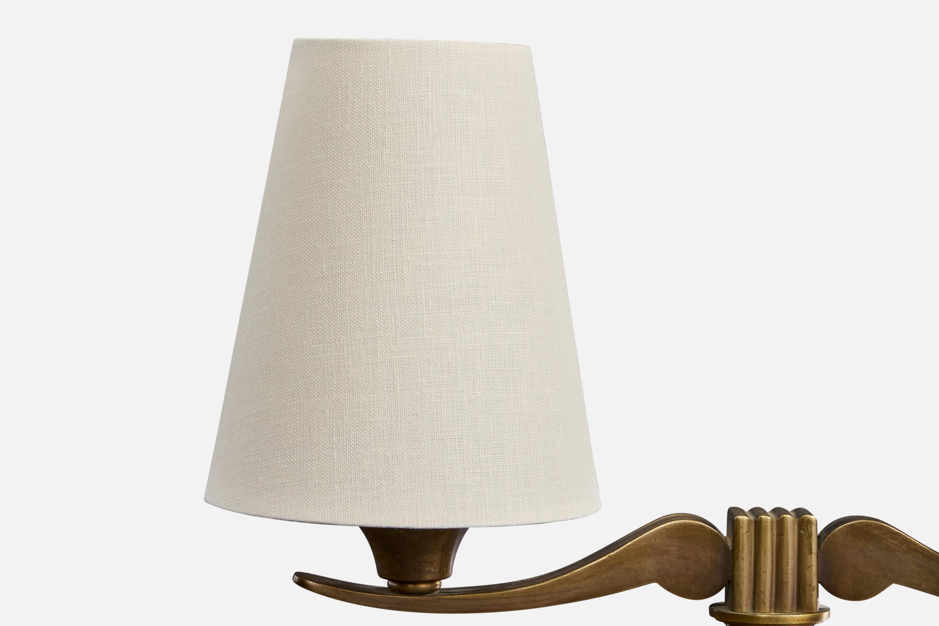 Francese Lampada da tavolo di design francese, ottone, tessuto, Francia, anni '1940 in vendita