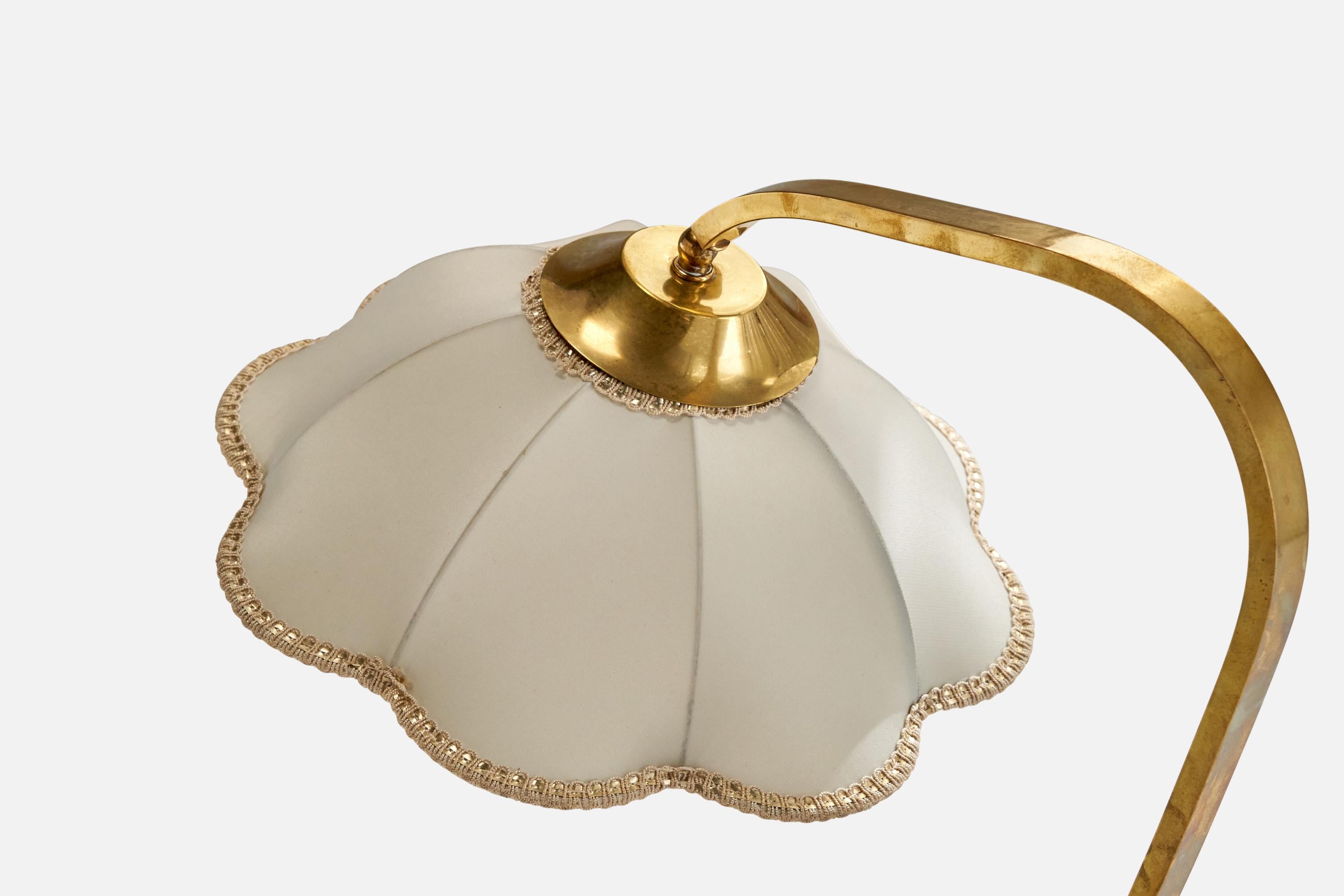 Diseñador francés, lámpara de mesa, latón, tela, Francia, años 40 en Bueno estado para la venta en High Point, NC