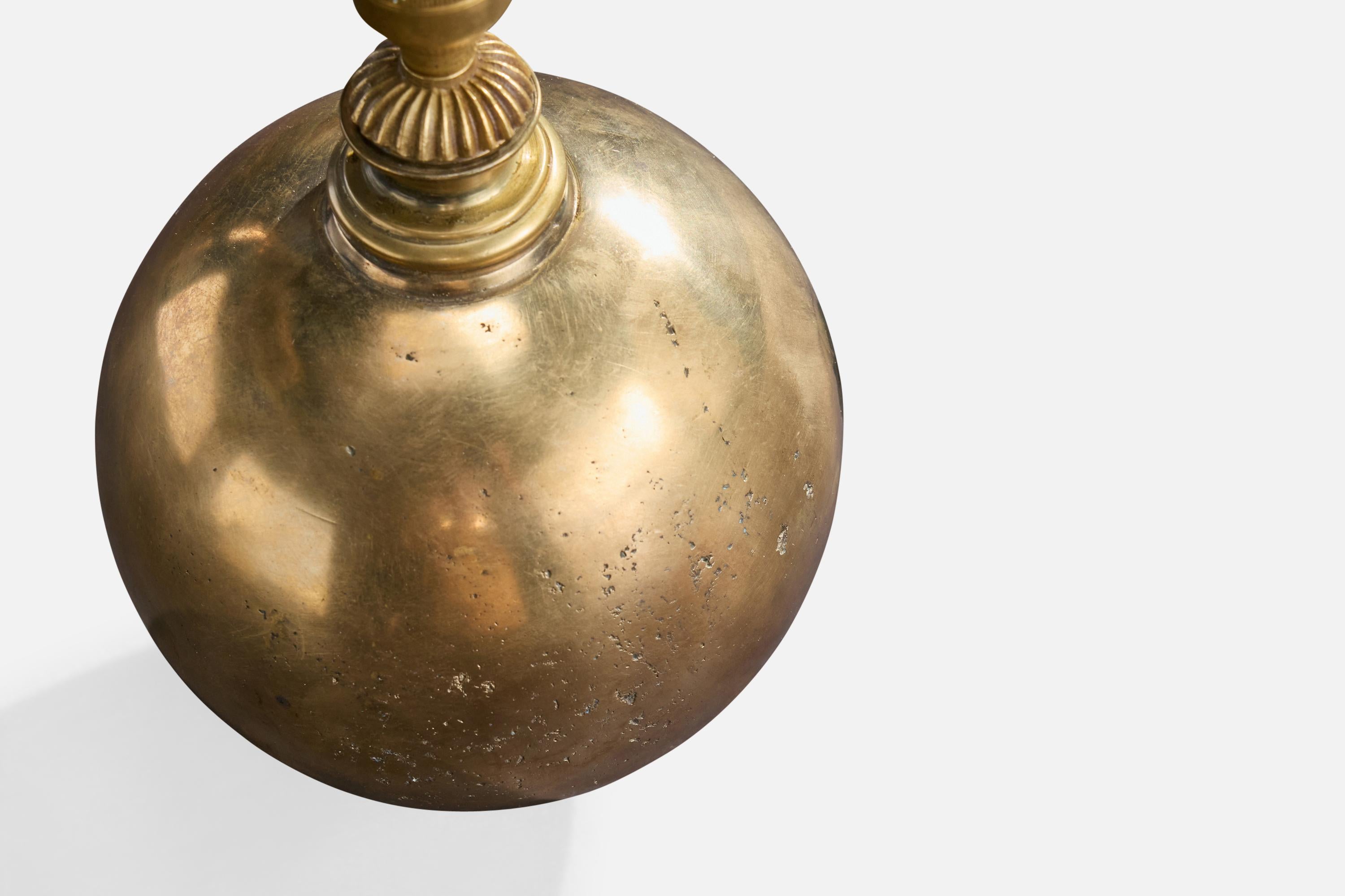 Français Lampe de table de designer français, laiton, France, années 1940 en vente