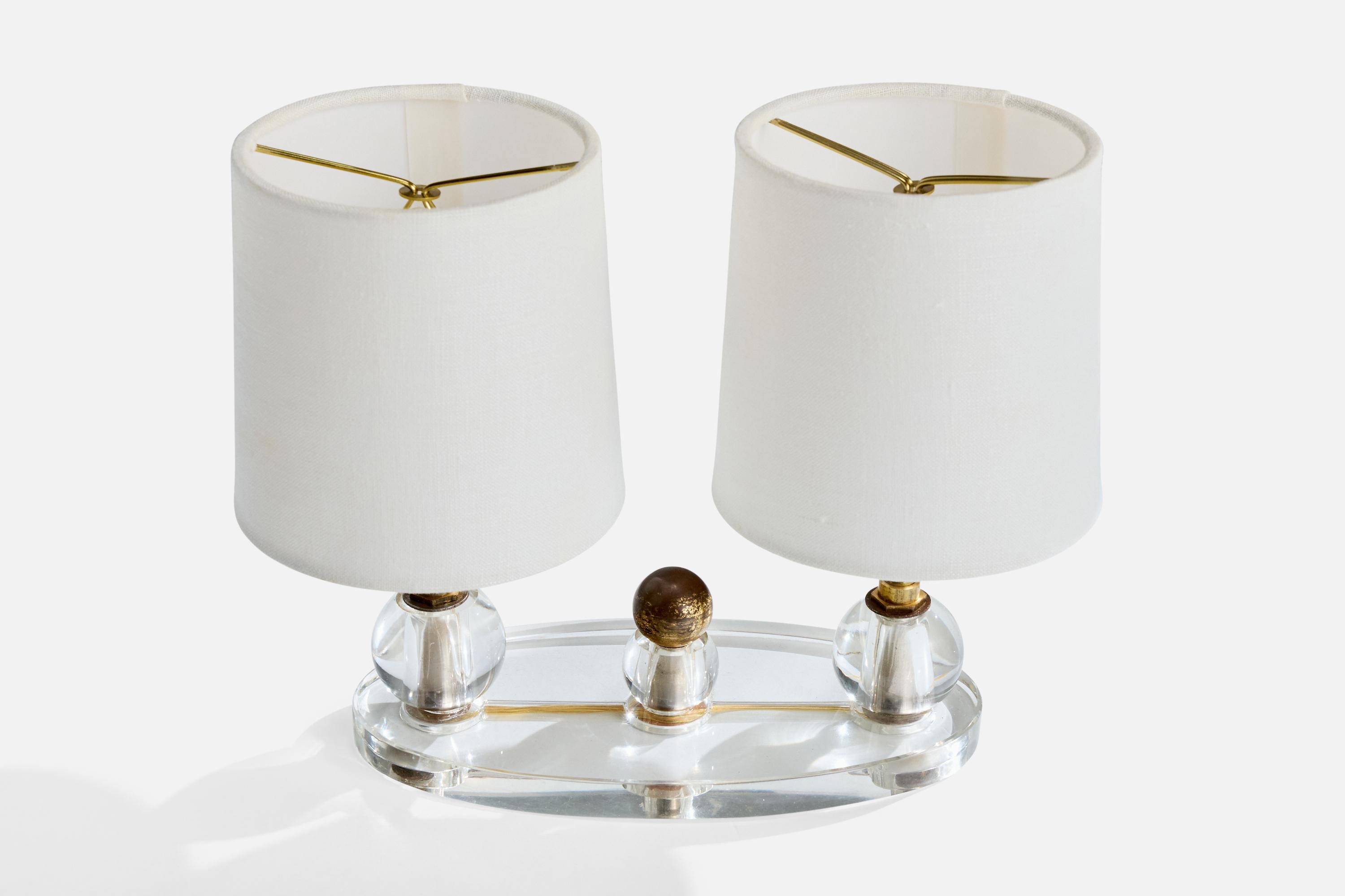 Mid-Century Modern Lampe de table de designer français, laiton, verre, tissu, France, années 1940 en vente