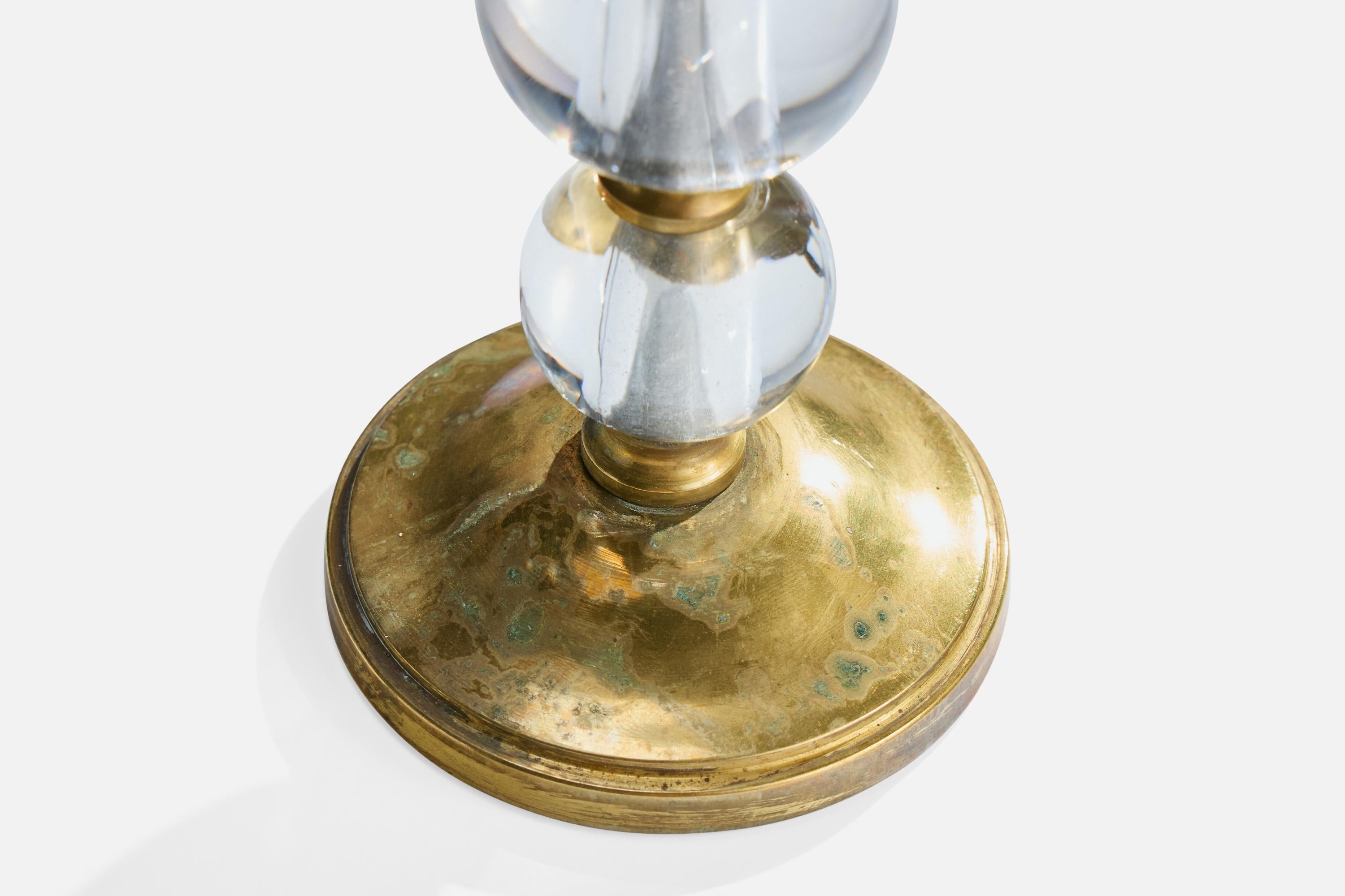 Milieu du XXe siècle Lampe de table de designer français, laiton, verre, tissu, France, années 1950 en vente