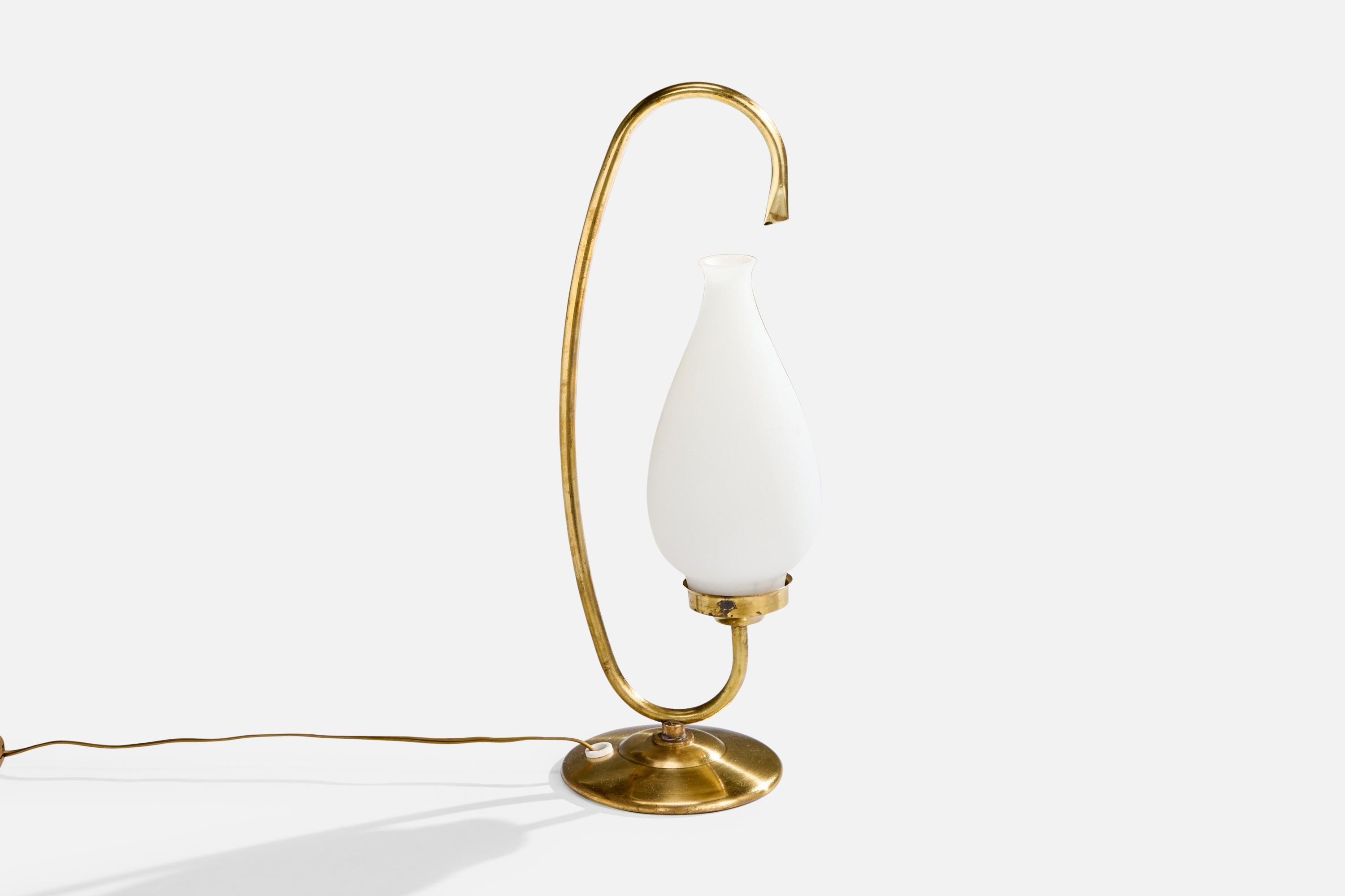 Mid-Century Modern Designer français, lampe de bureau, laiton, verre, France, années 1950 en vente