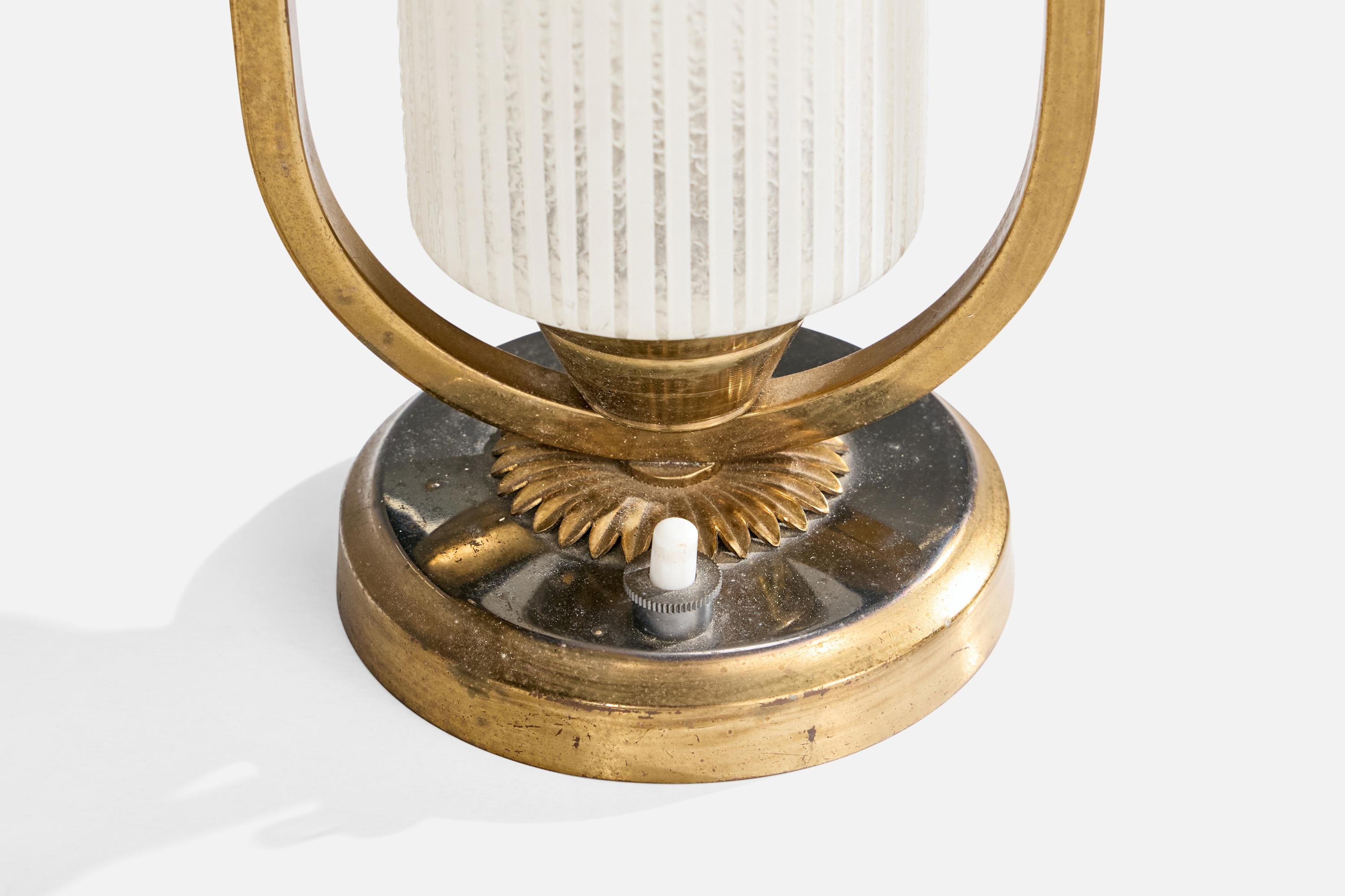 Lampada da tavolo di design francese, ottone, vetro, Francia, anni '1950 In condizioni buone in vendita a High Point, NC