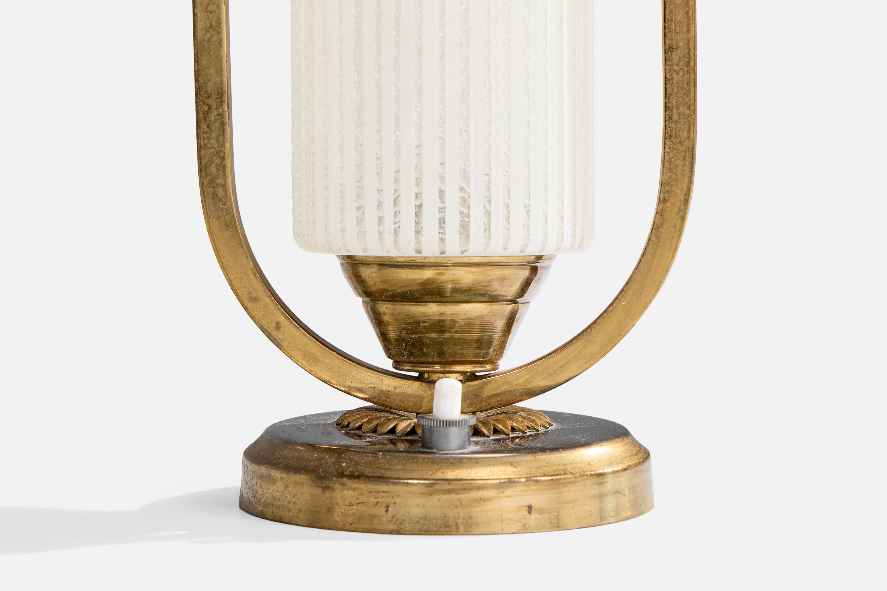 Metà XX secolo Lampada da tavolo di design francese, ottone, vetro, Francia, anni '1950 in vendita