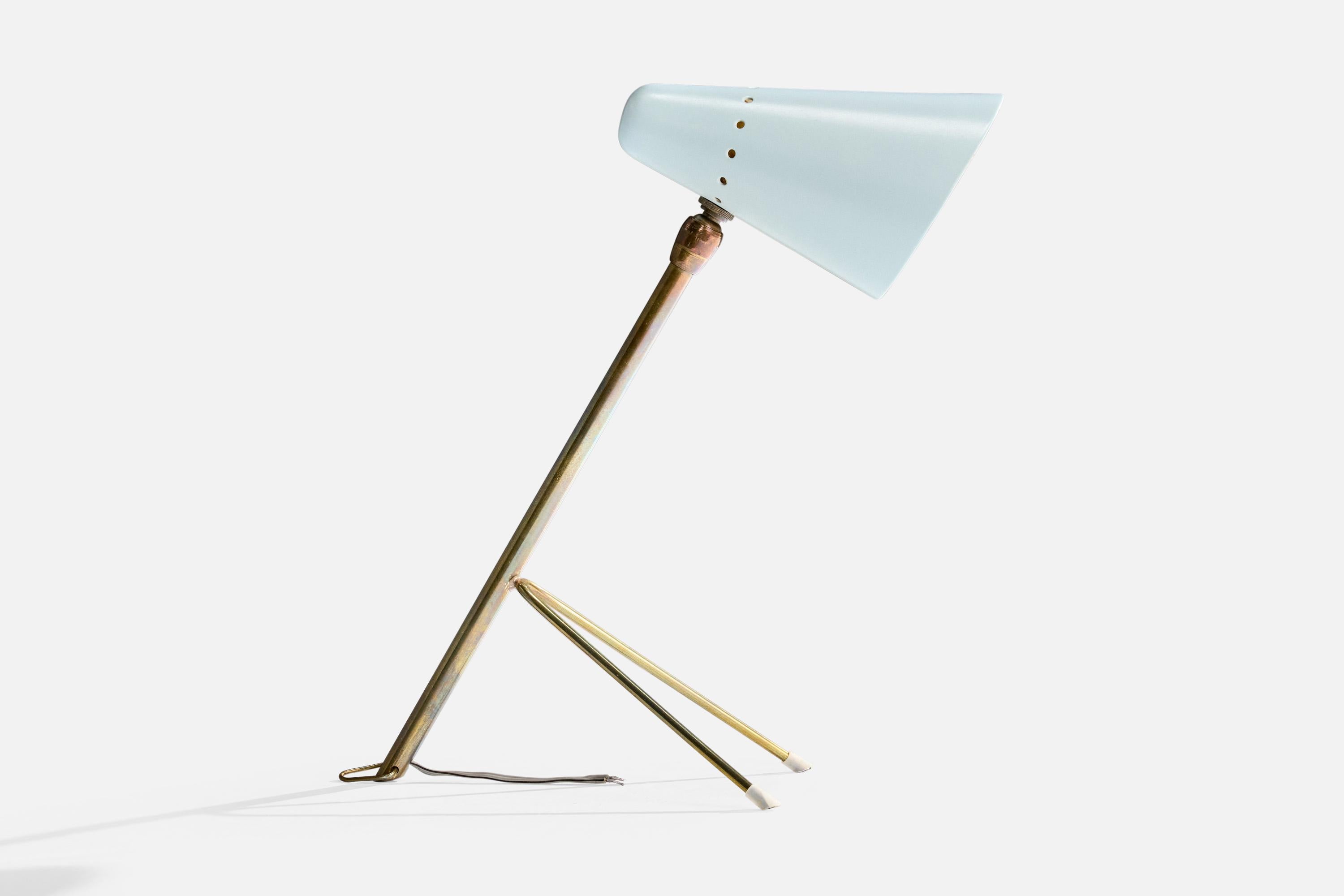 Lampada da tavolo regolabile in ottone e metallo laccato blu chiaro progettata e prodotta in Francia, anni '50 circa.

Usura coerente con l'età e l'uso

Il paralume è regolabile; misurare come mostrato

Dimensioni della lampada (pollici): 10,75 