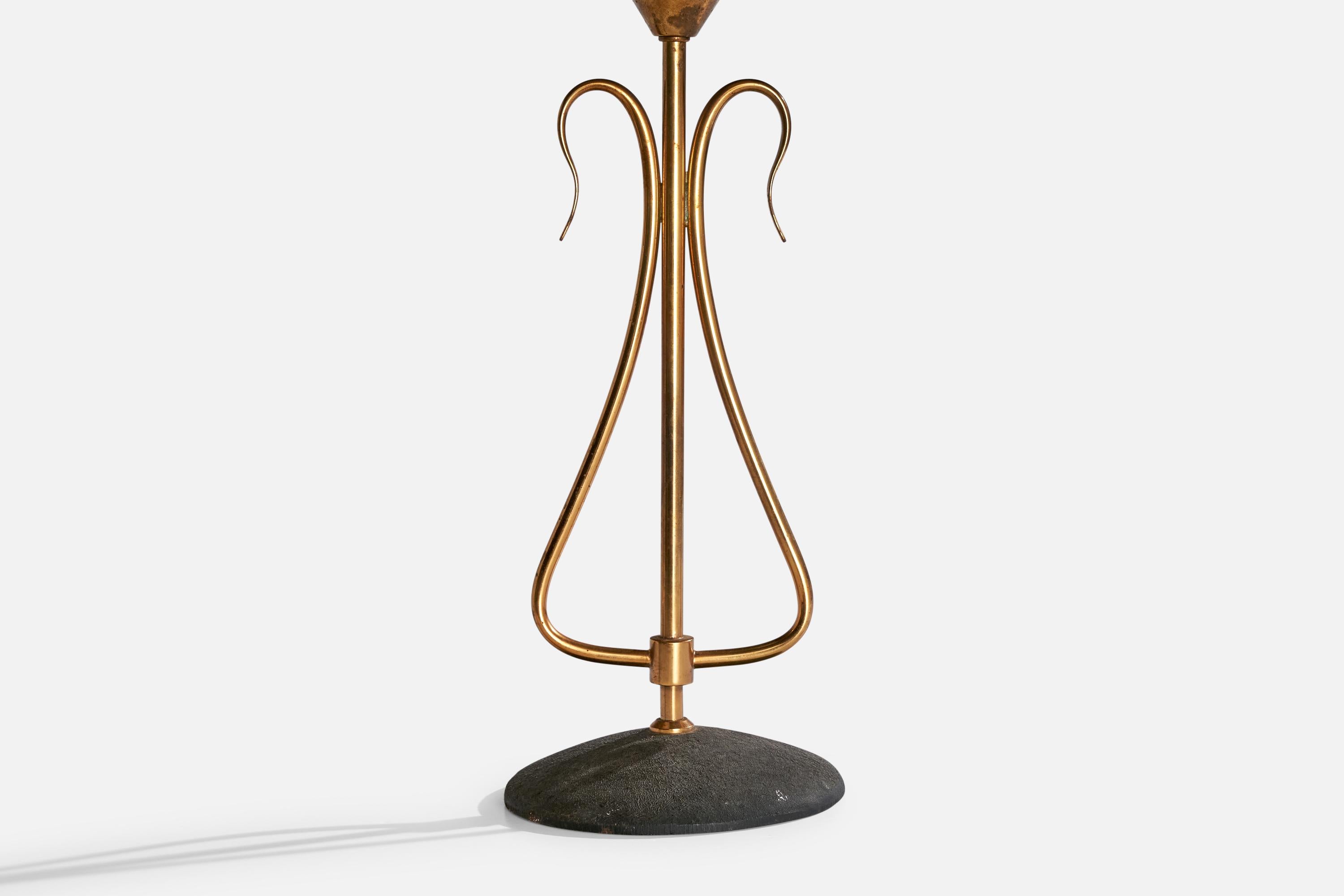 French Designer, Table Lamp, Brass, Metal, France, 1950s In Good Condition For Sale In High Point, NC