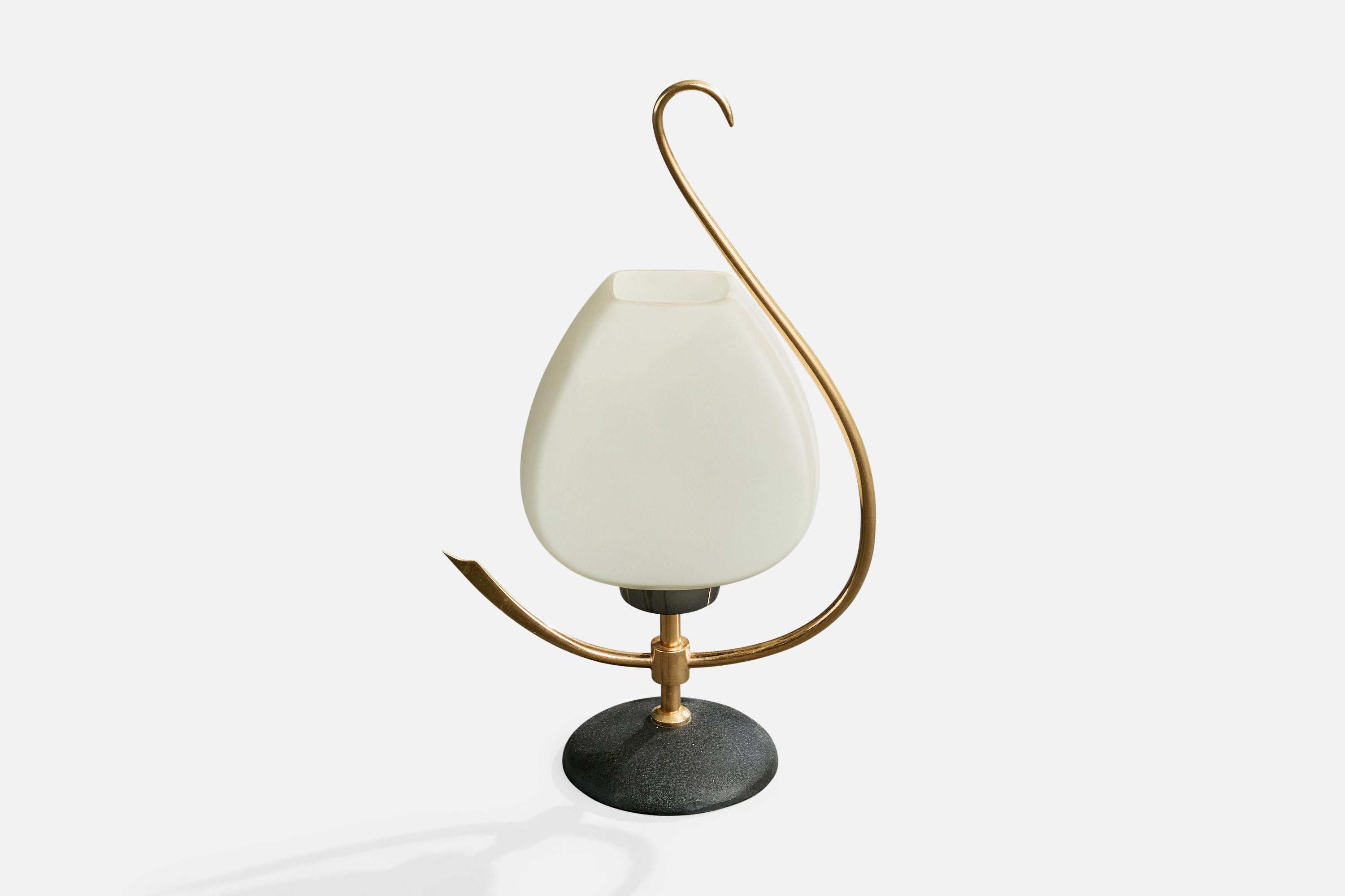 Französische Designerin, Tischlampe, Messing, Metall, Glas, Frankreich, 1960er Jahre (Moderne der Mitte des Jahrhunderts) im Angebot
