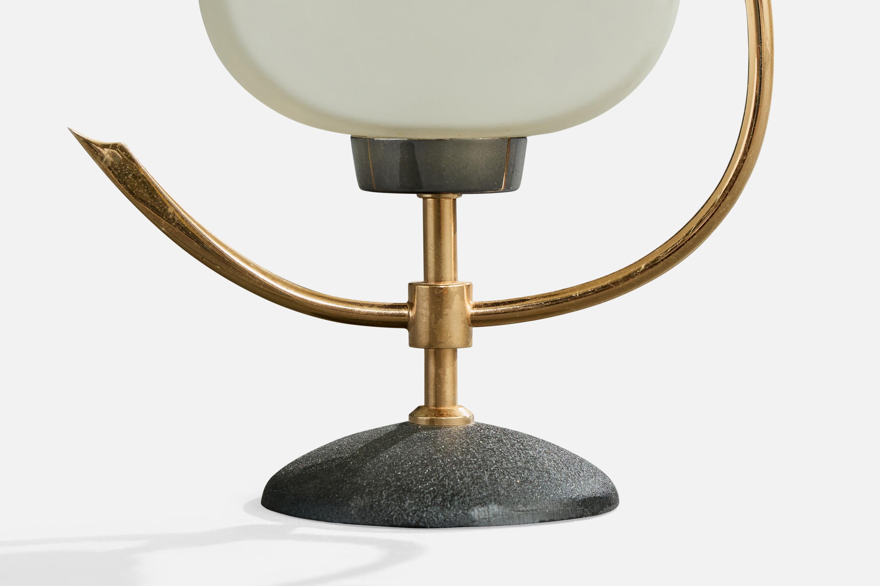 Französische Designerin, Tischlampe, Messing, Metall, Glas, Frankreich, 1960er Jahre im Angebot 2