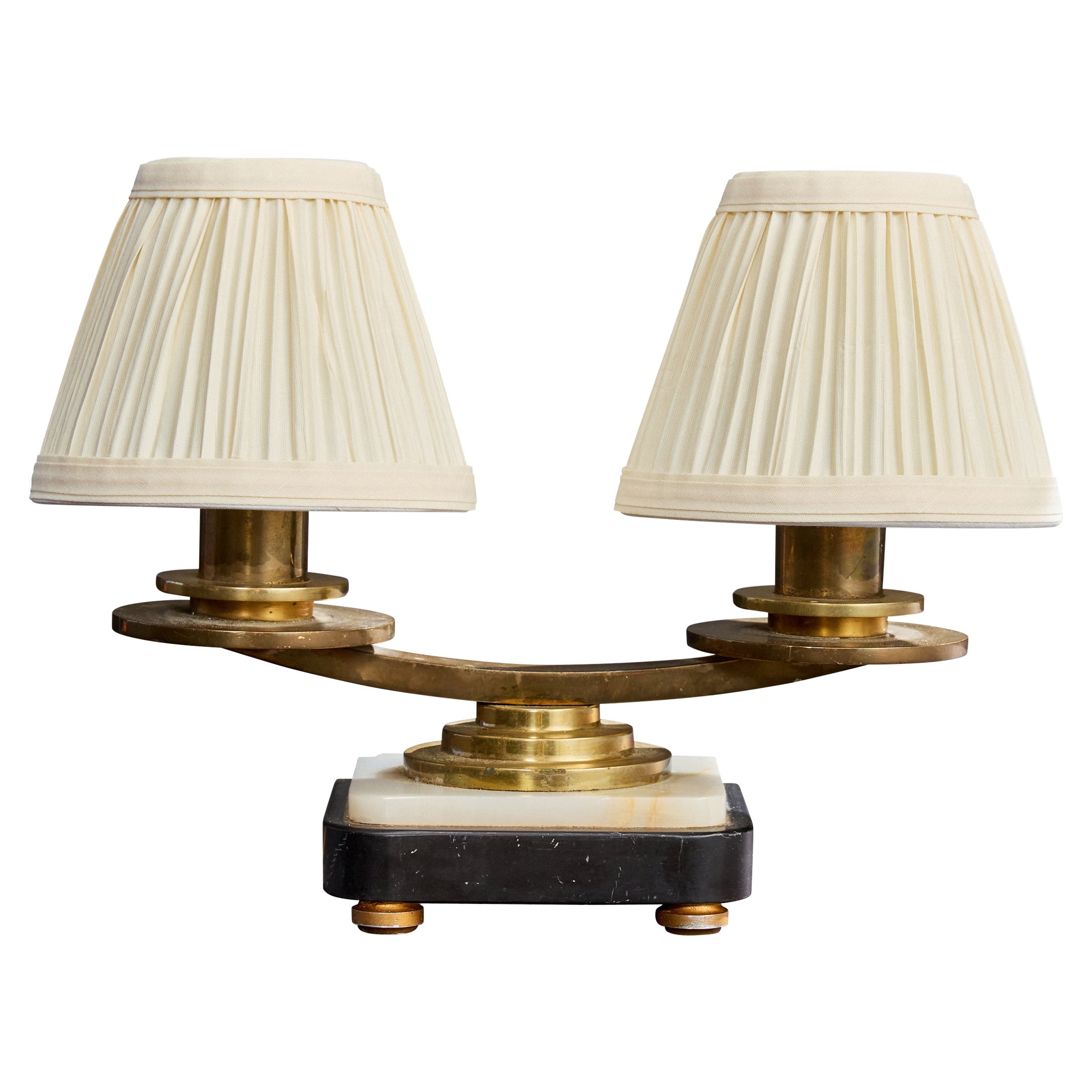 Französischer Designer, Tischlampe, Messing, Onyx, Stoff, Frankreich, 1930er Jahre im Angebot