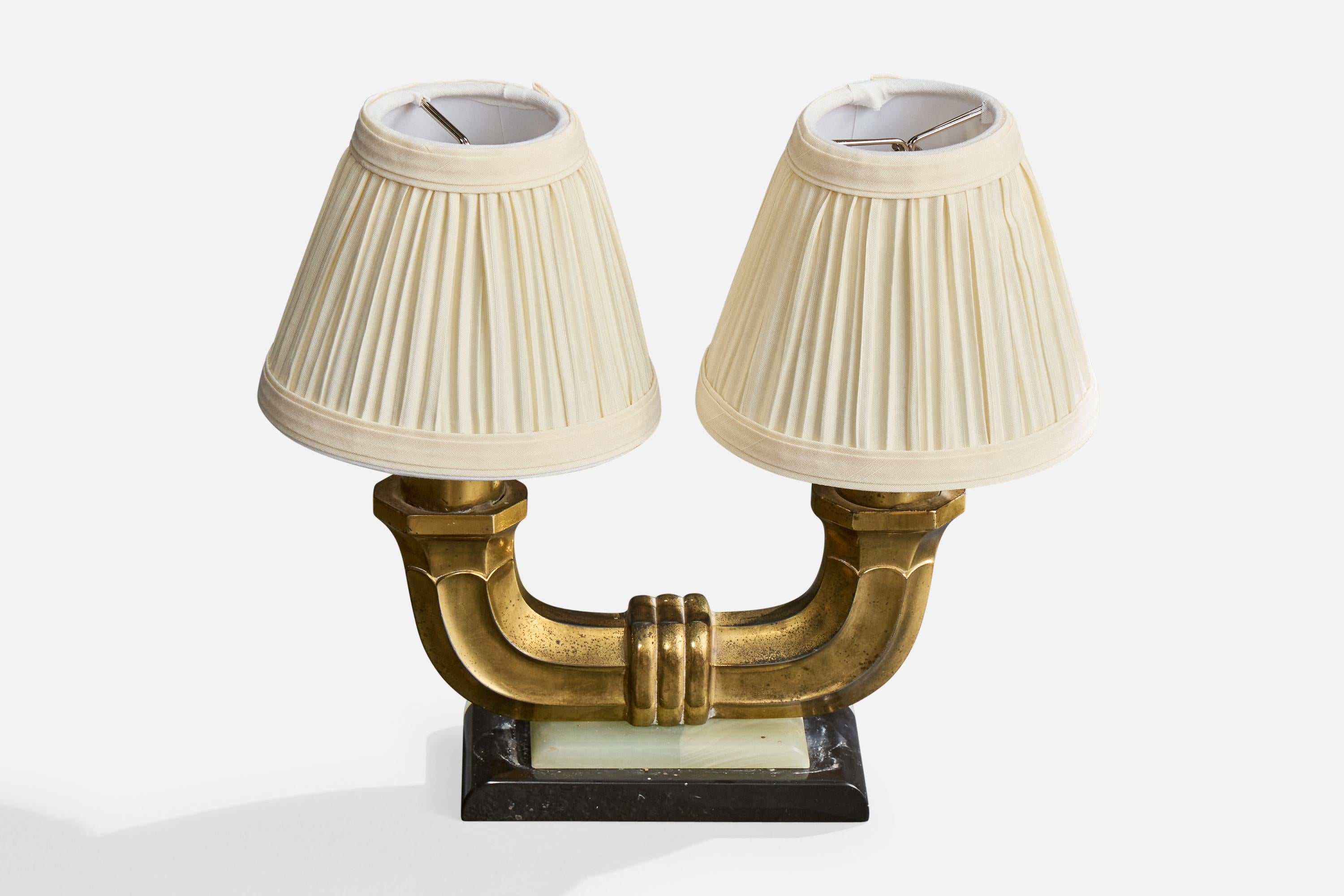 Mid-Century Modern Lampe de table de designer français, laiton, onyx, tissu, France, années 1940 en vente
