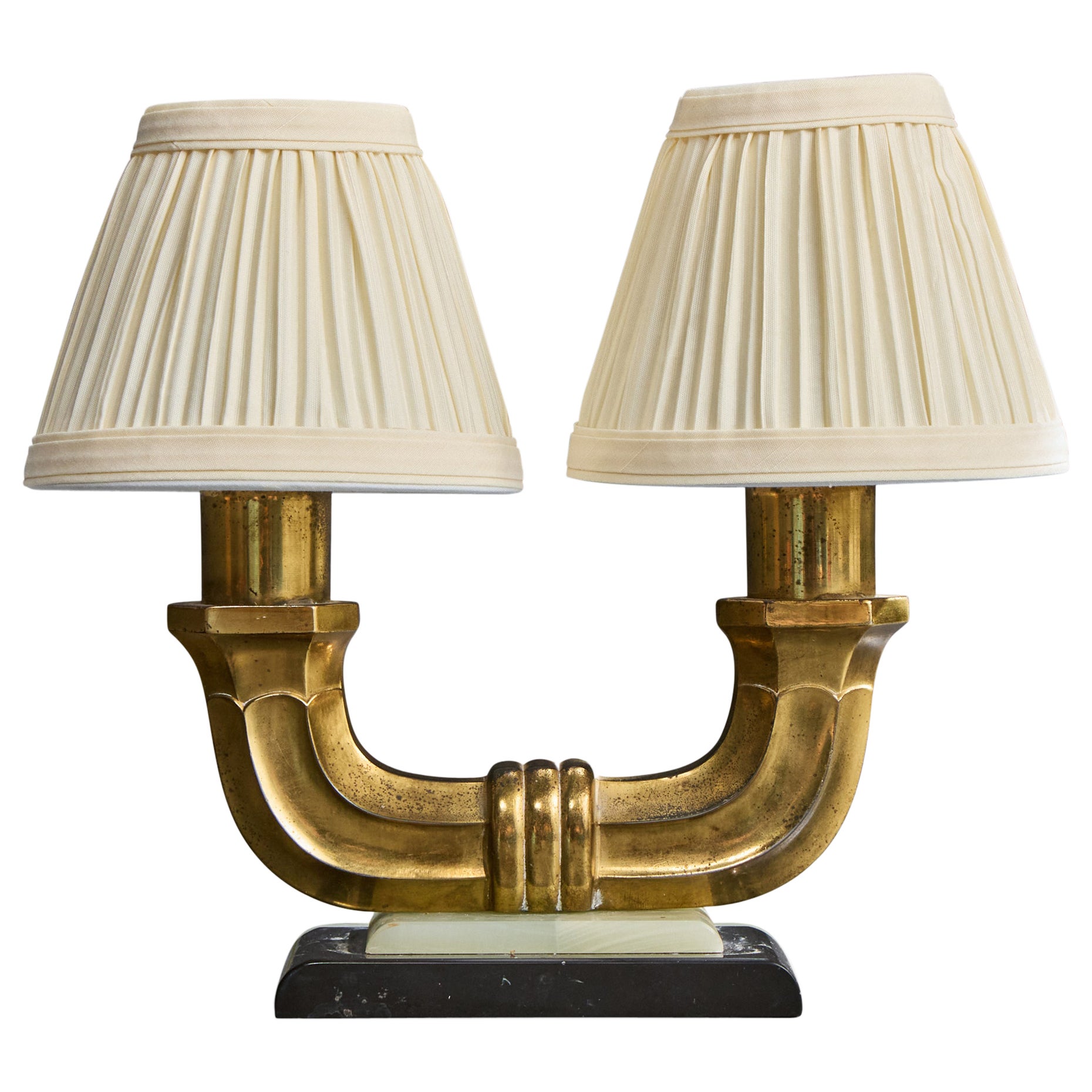 Lampe de table de designer français, laiton, onyx, tissu, France, années 1940 en vente